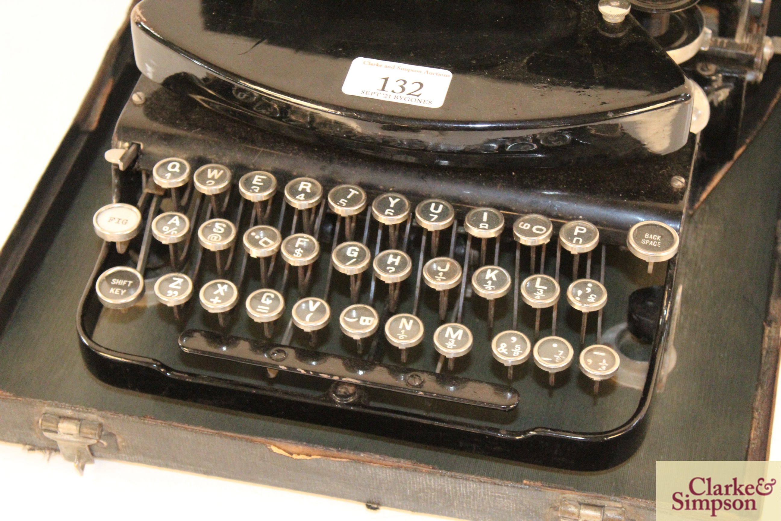 A Blick Universal typewriter in fitted carrying ca - Image 4 of 8