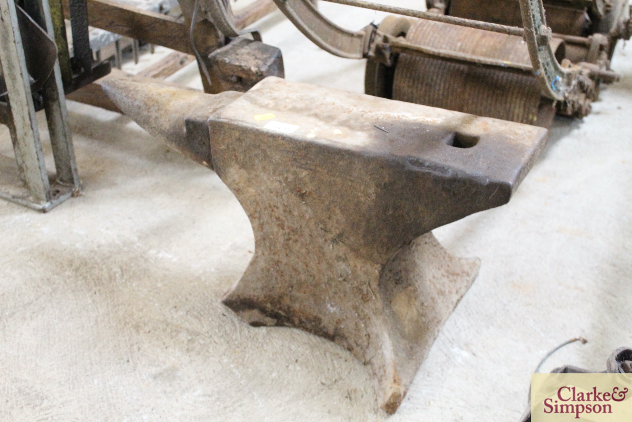 An anvil - Image 2 of 6