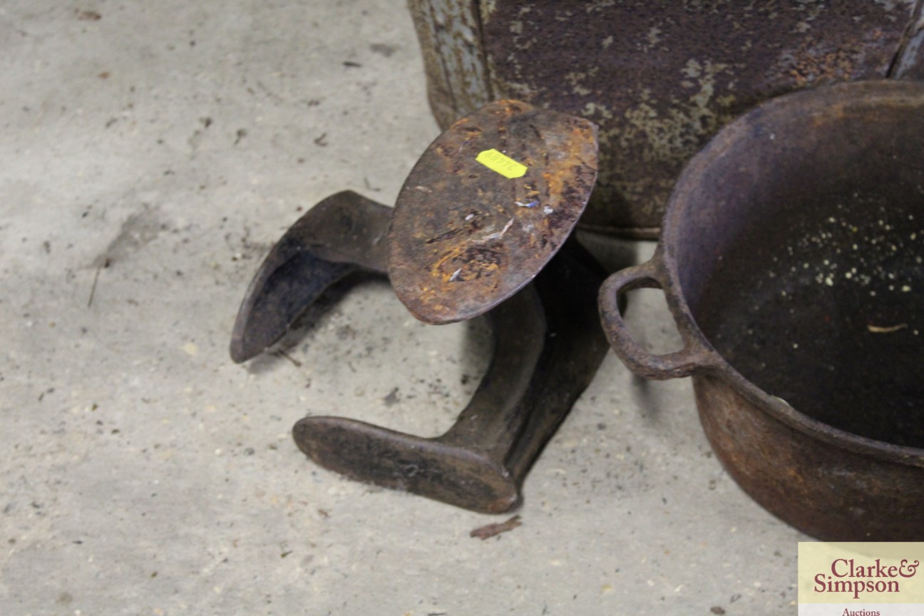 A cast iron bushel hod, a cast iron boiling pan a - Image 3 of 4