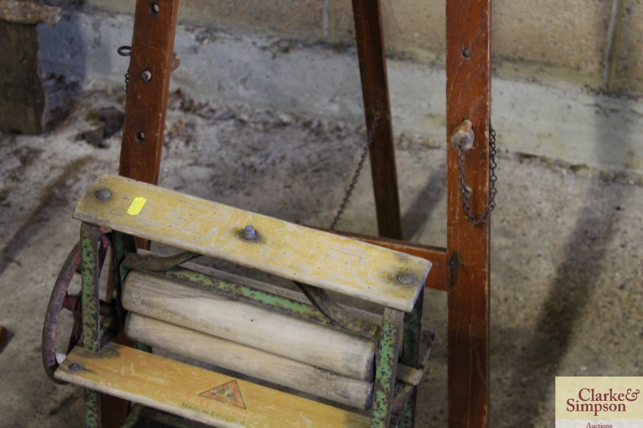 A vintage child's mangle and an abacus / easel - Image 4 of 6