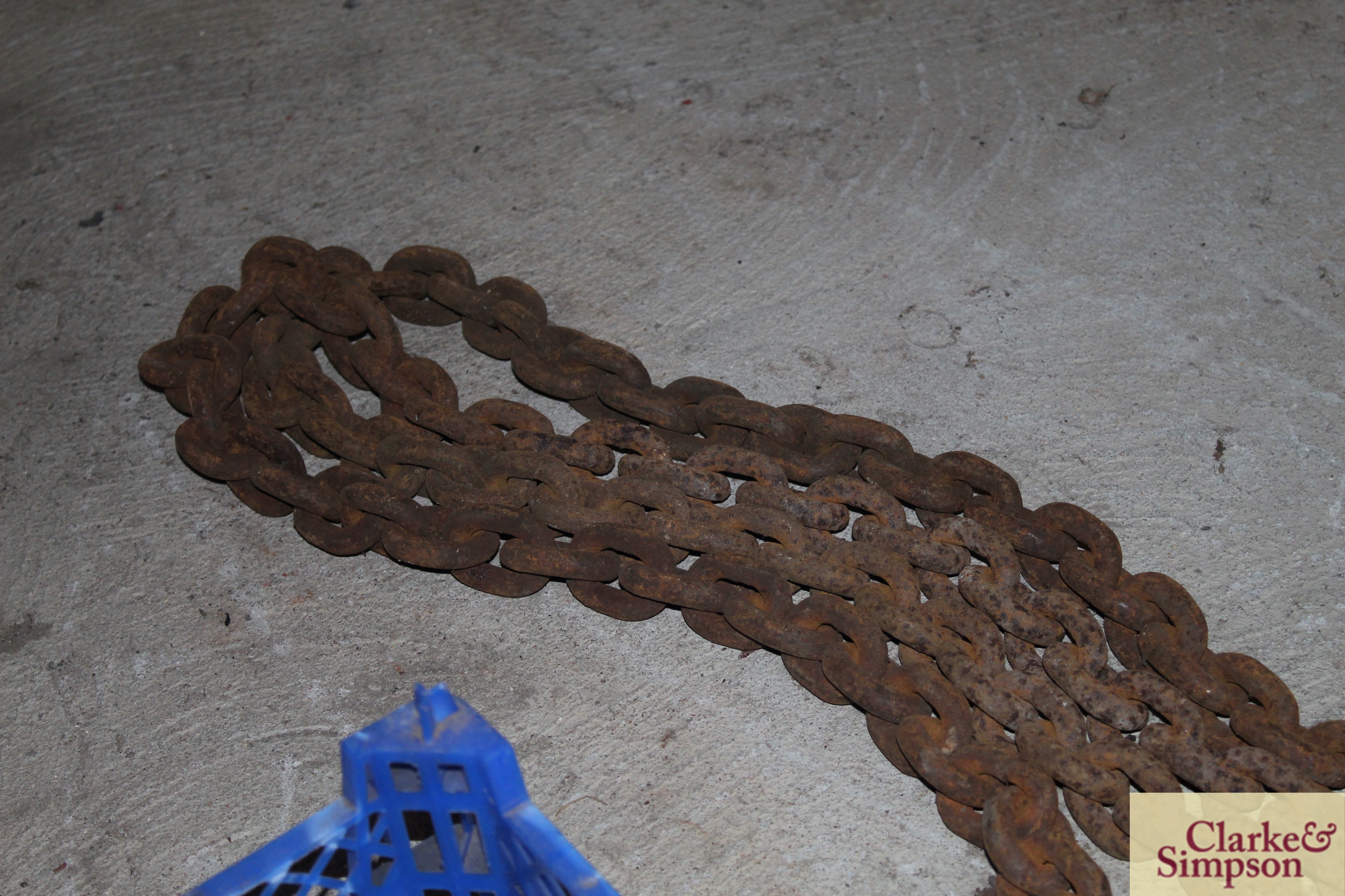 A pair of heavy hooked haulage chains - Image 3 of 3