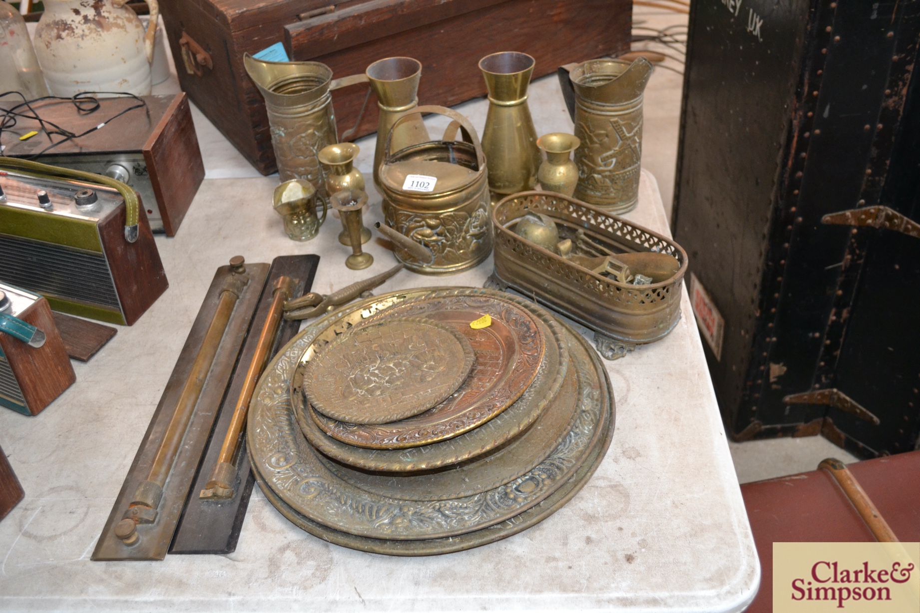 A quantity of brassware to include a pair of brass