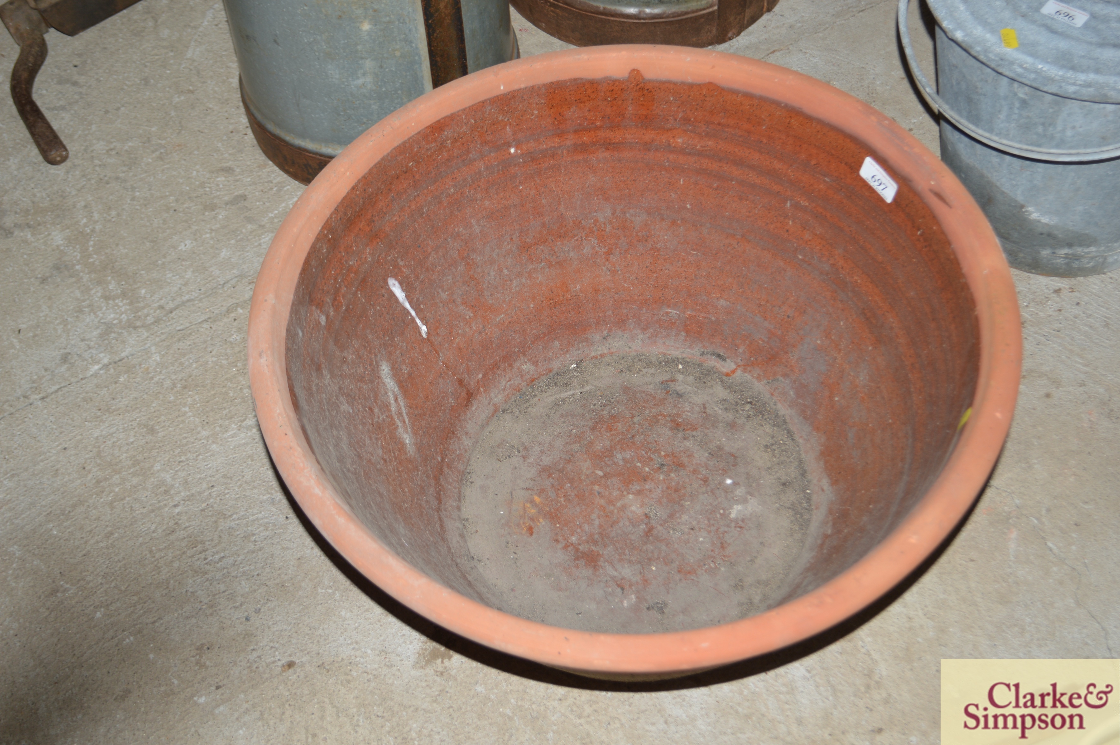 A large earthenware planter - Image 2 of 3
