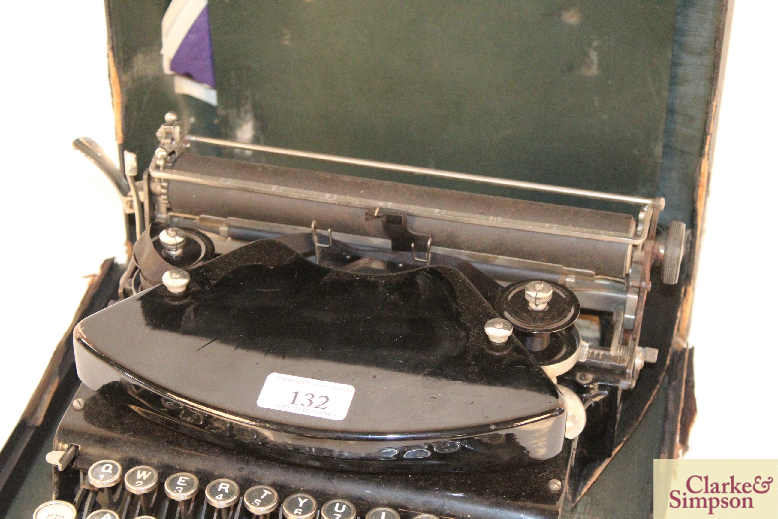 A Blick Universal typewriter in fitted carrying ca - Image 3 of 8