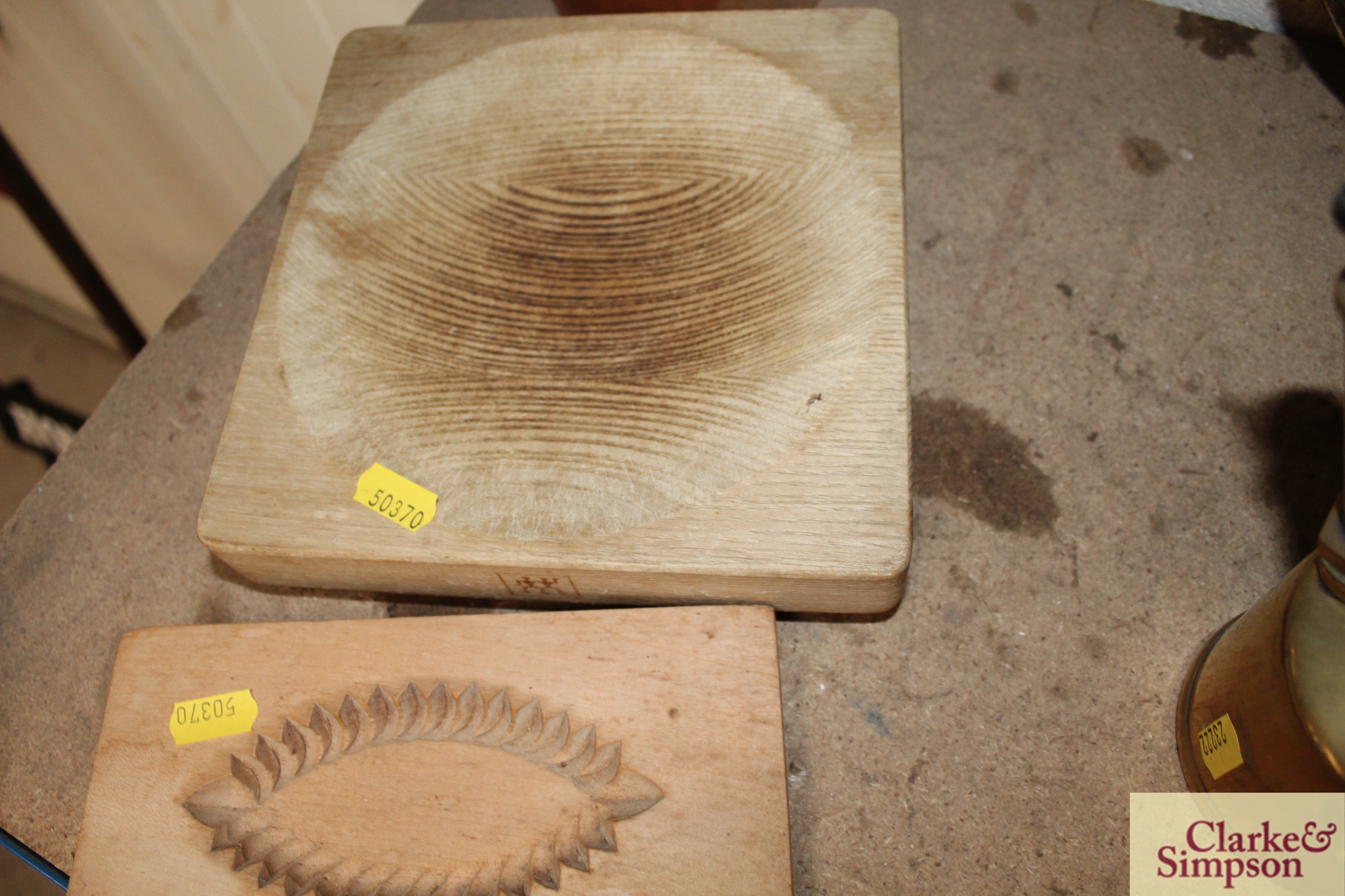 A pine kitchen mould, a pine chopping board, a herb chopper etc. - Image 3 of 6