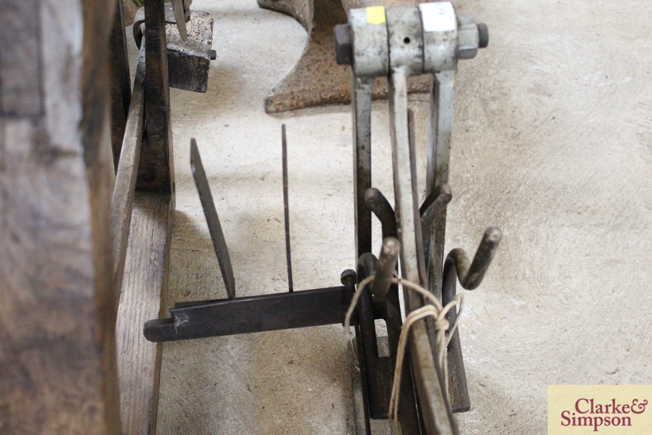 A thatcher's straw slicer - Image 7 of 7