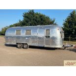 Airstream Overlander c.27ft twin axle caravan. 30/03/1976. Vendor reports that this ‘trailer’ is