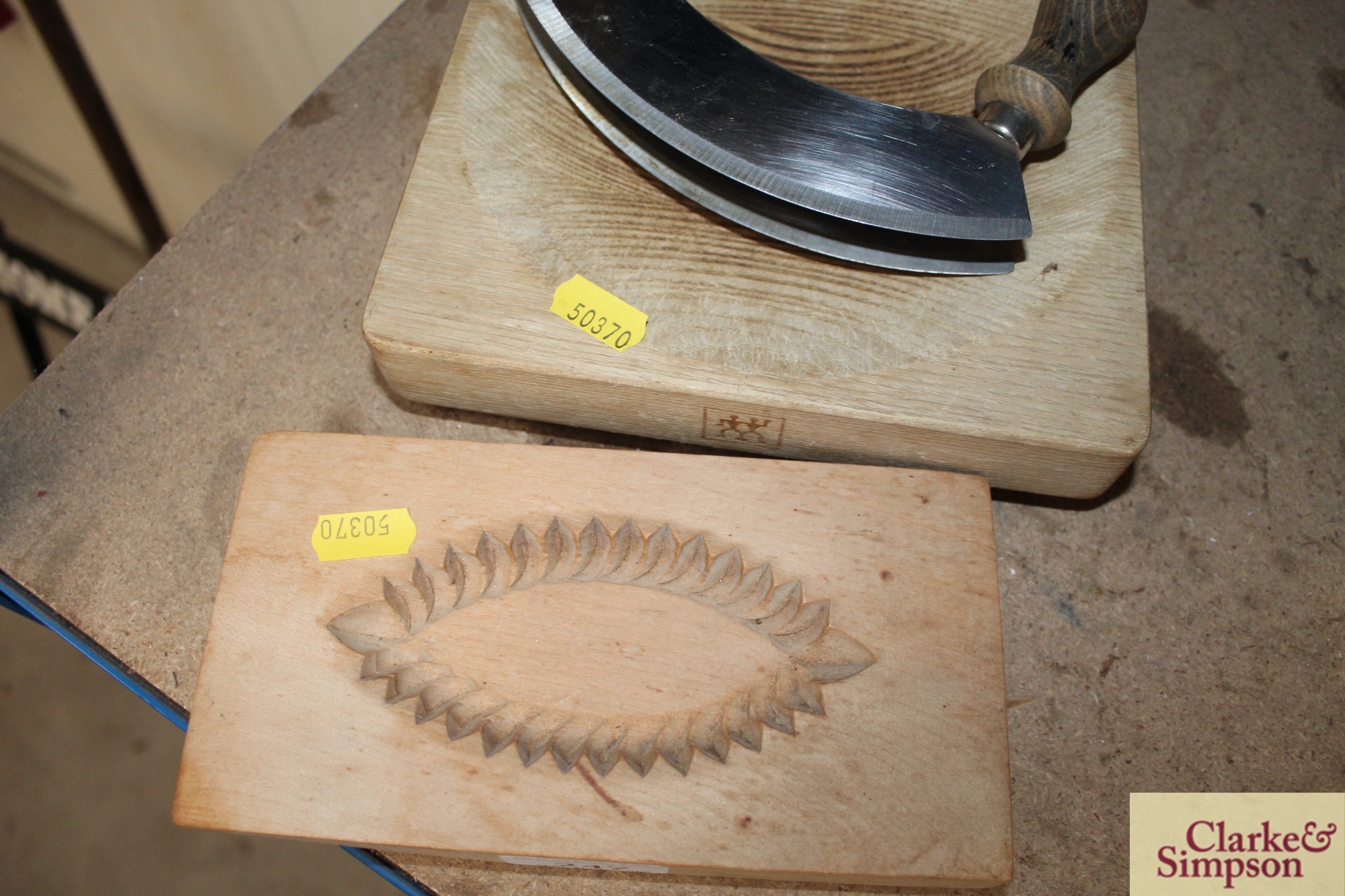 A pine kitchen mould, a pine chopping board, a herb chopper etc. - Image 2 of 6