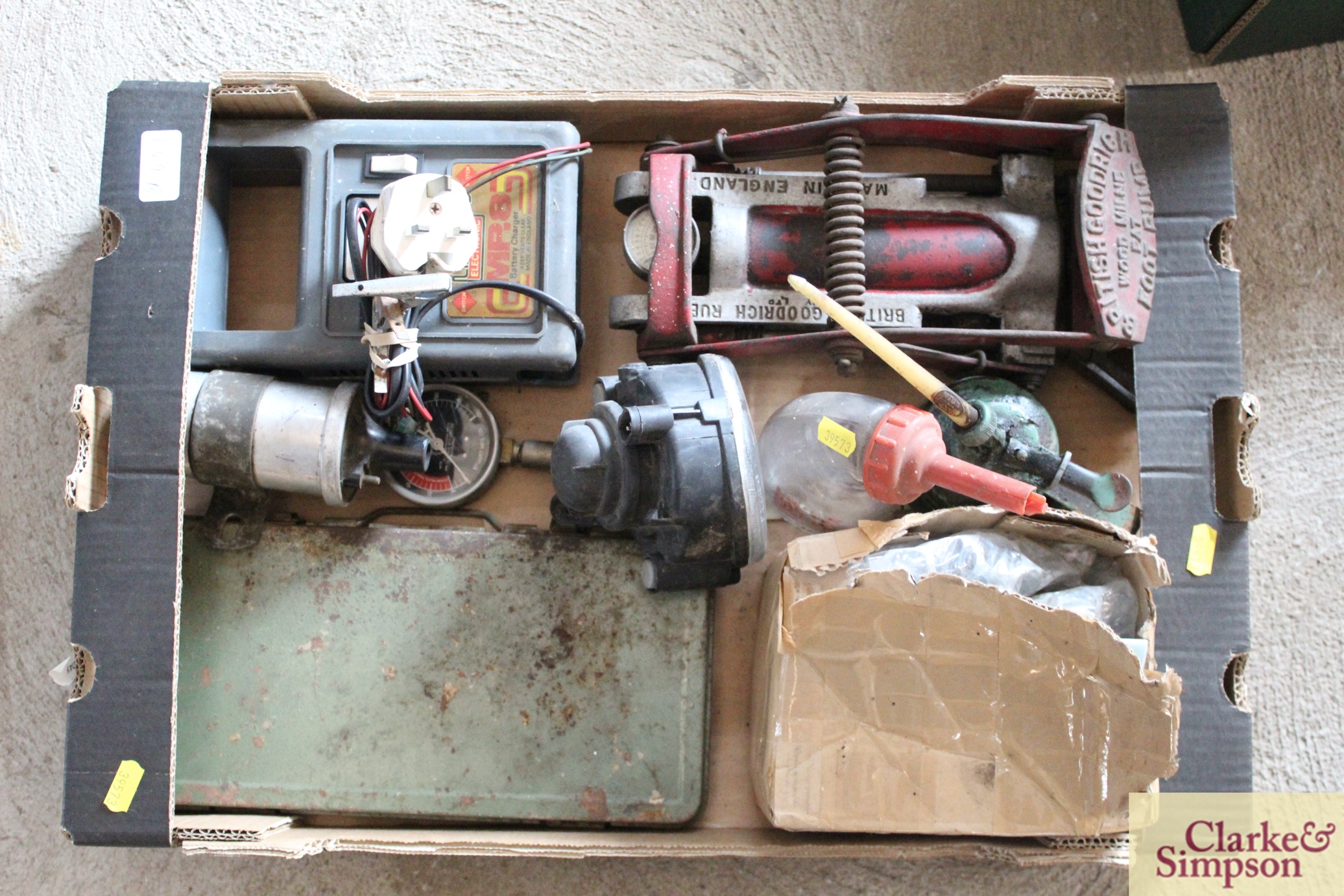 A box containing a vintage foot pump, a battery ch - Image 3 of 3