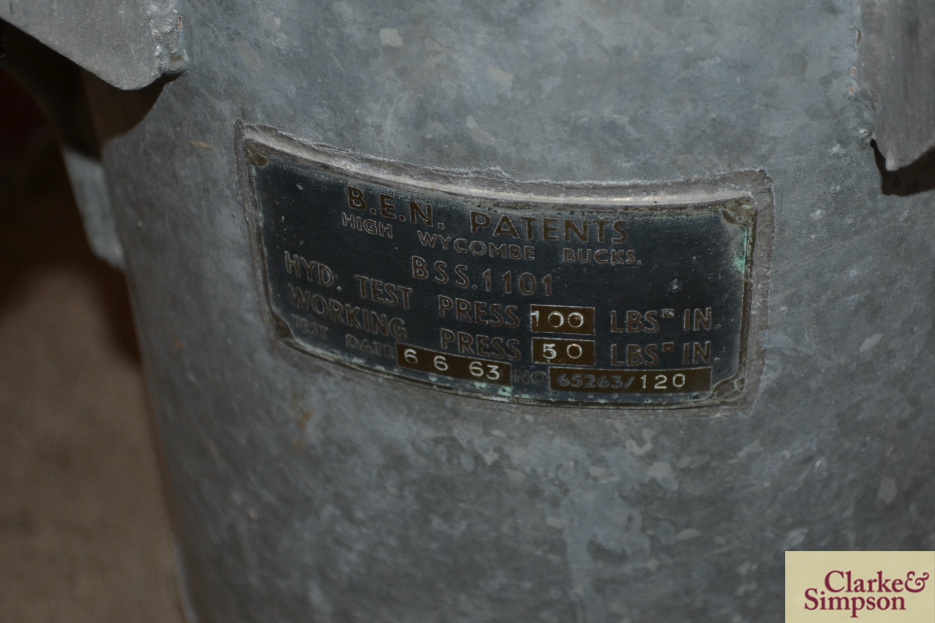 A galvanised pail with screw attachments - Image 4 of 4