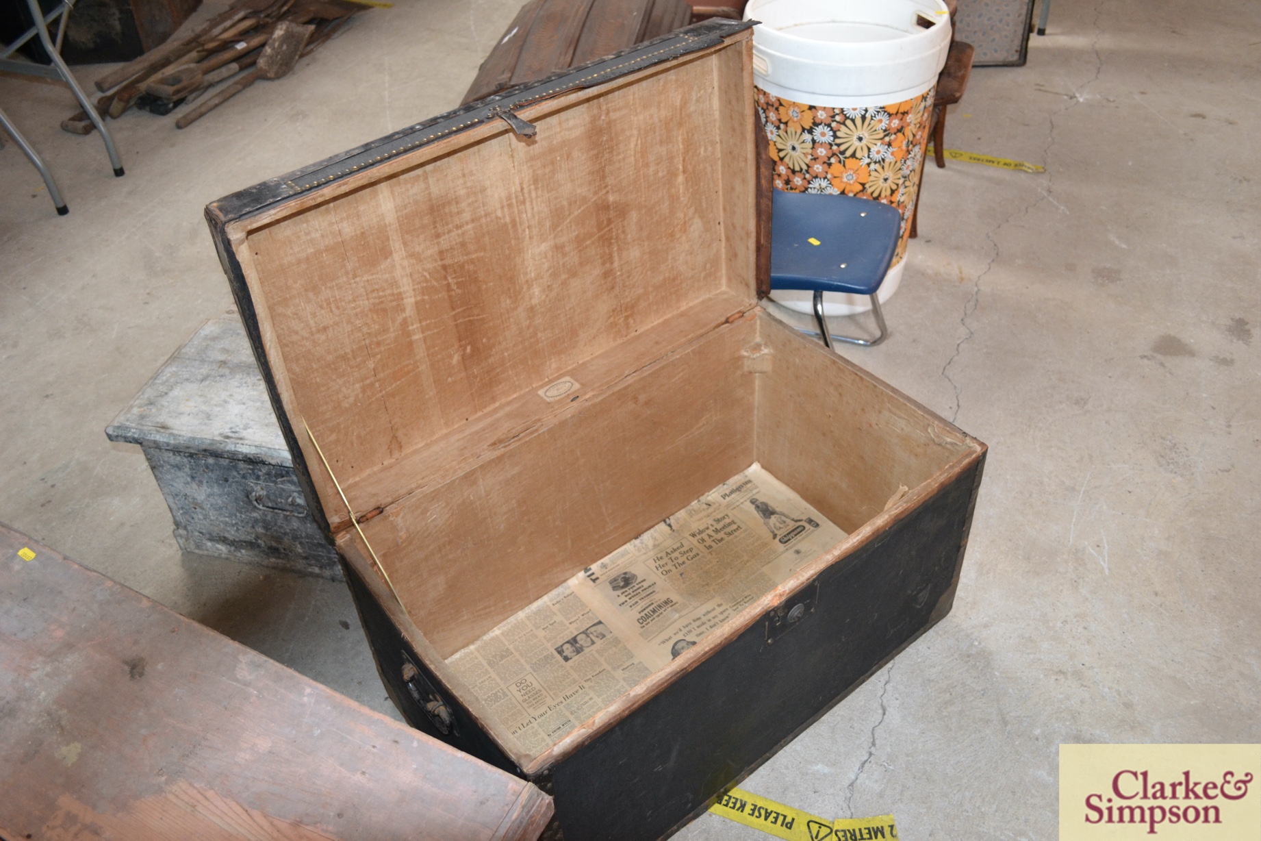 A Seabrook travelling trunk - Image 2 of 3