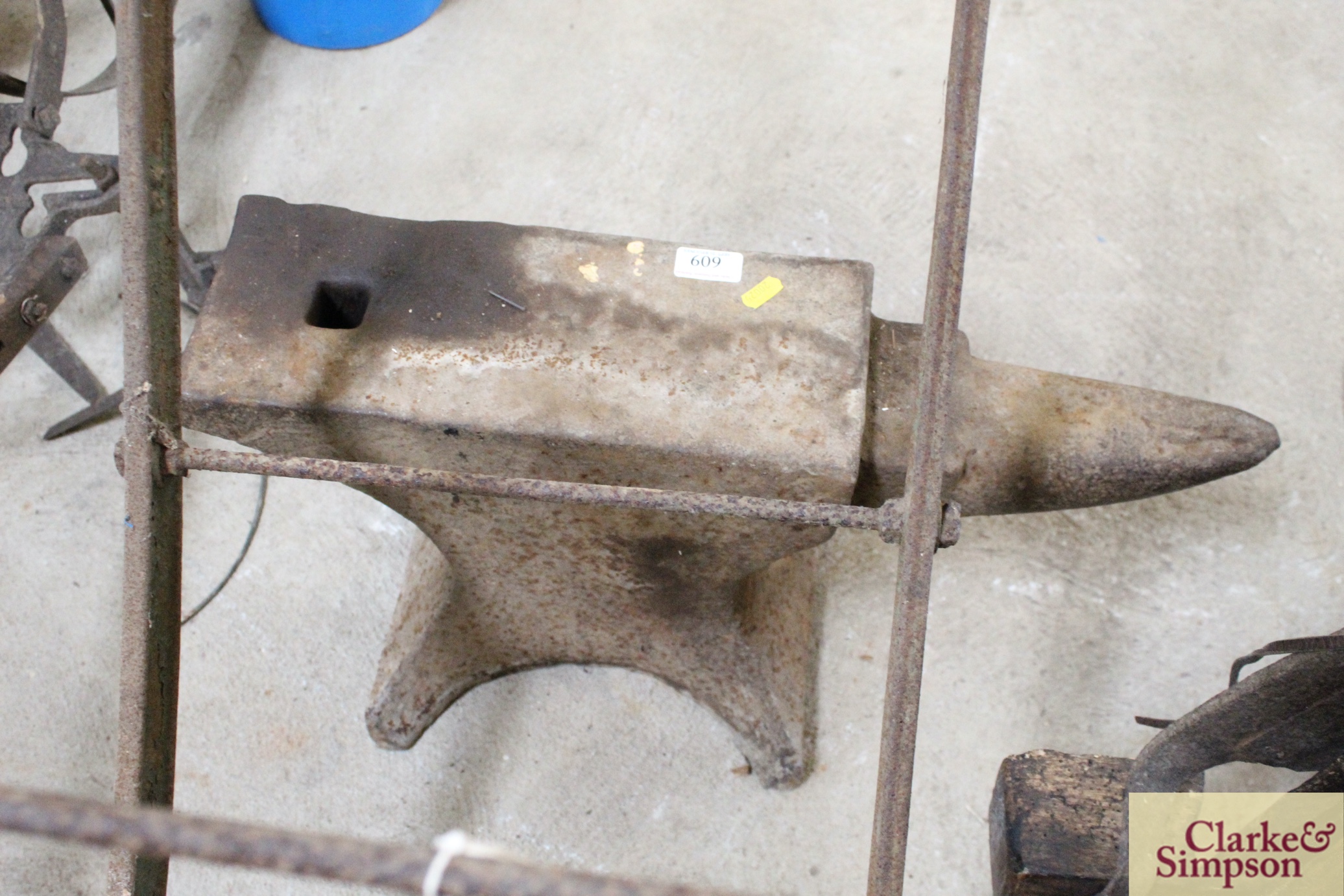 An anvil - Image 6 of 6