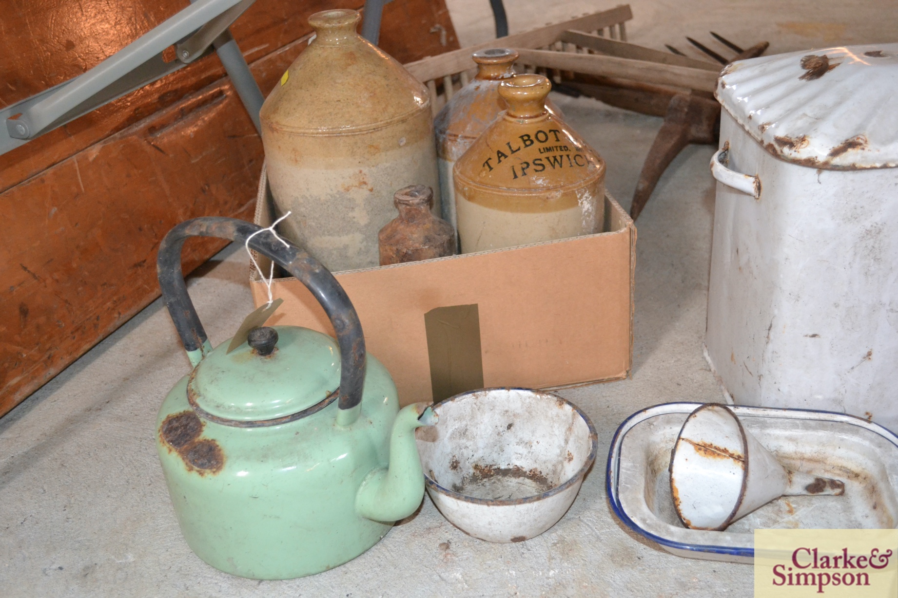 A quantity of various enamel ware , stone glazed f - Image 4 of 4