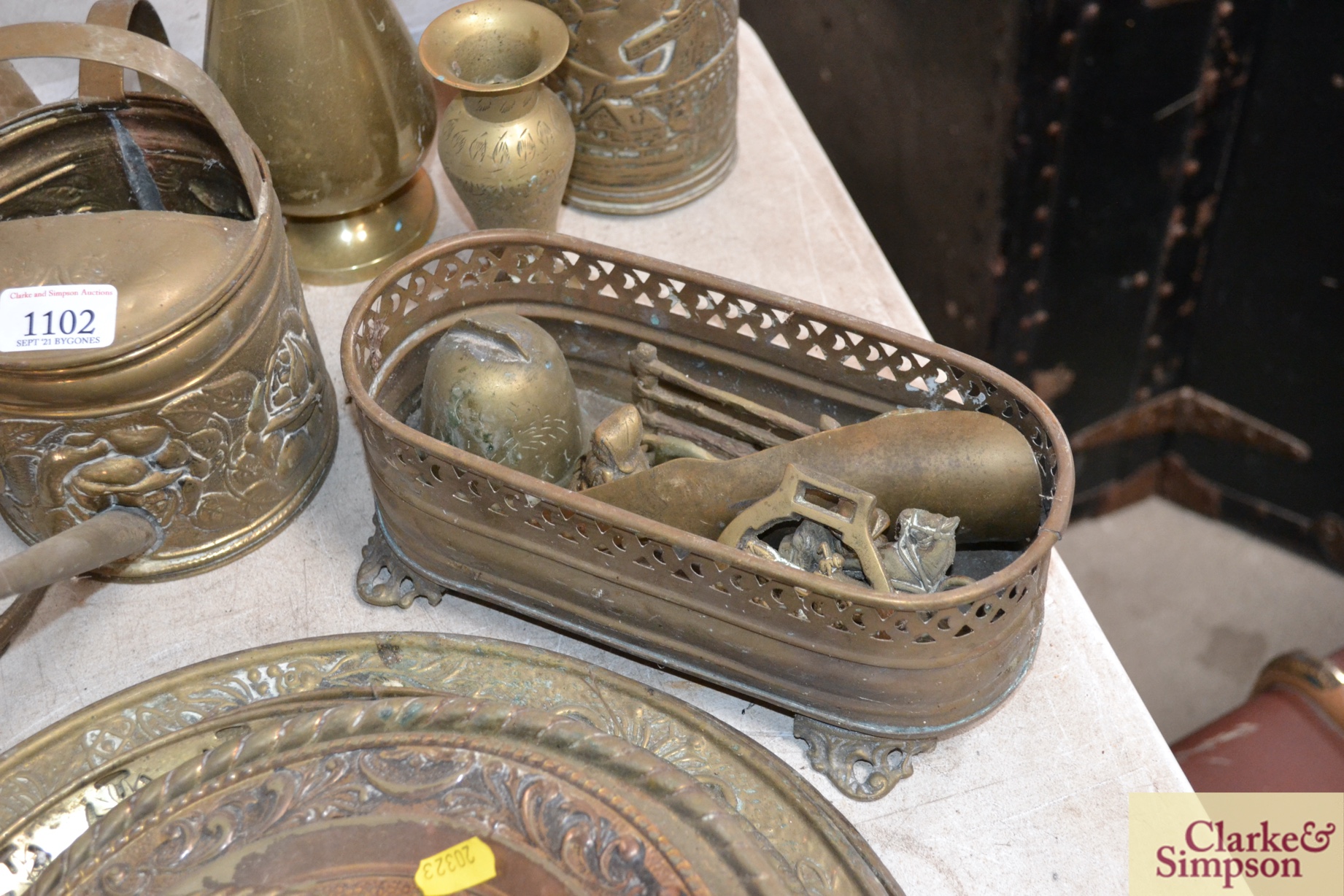 A quantity of brassware to include a pair of brass - Image 3 of 4