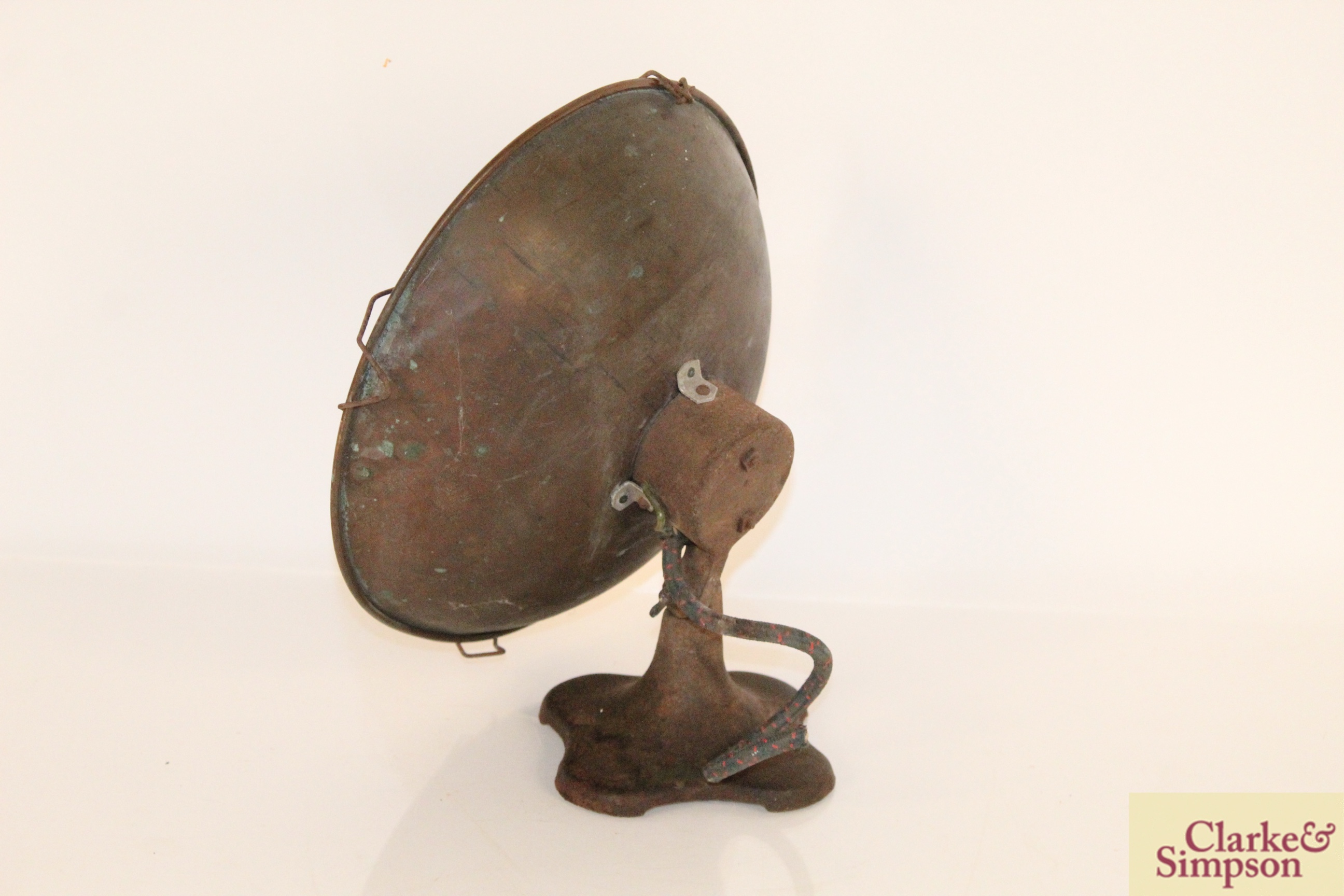 A vintage brass and cast iron electric heater - Image 2 of 4