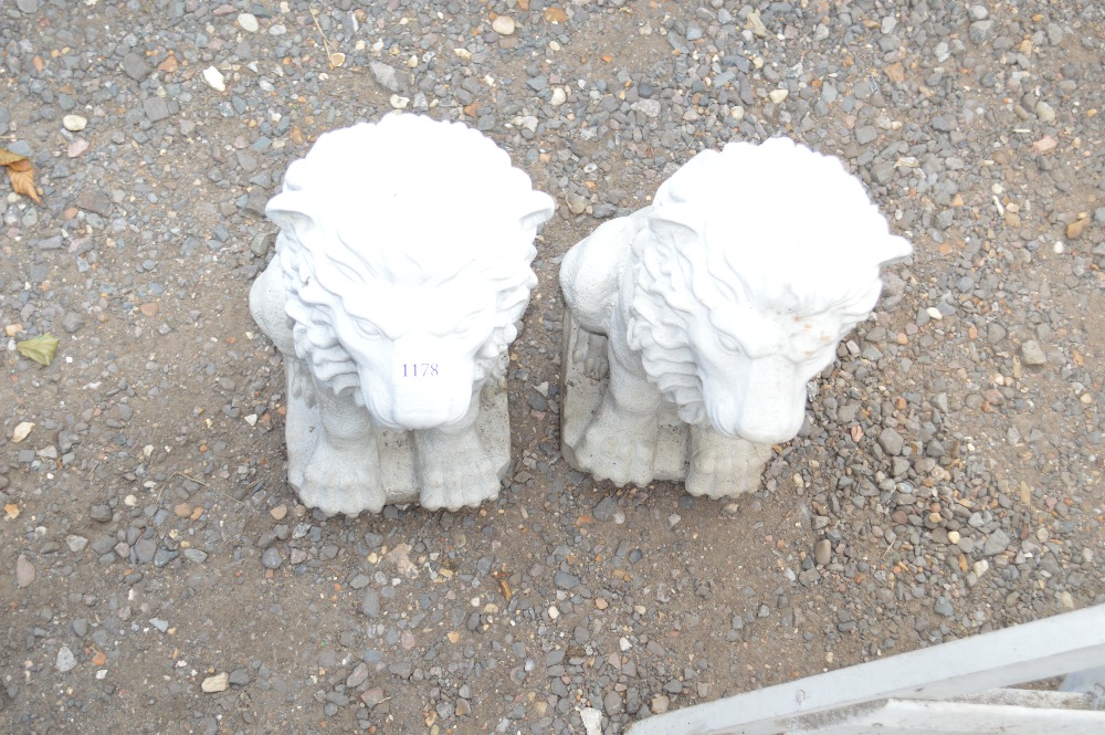 A pair of small lion ornaments