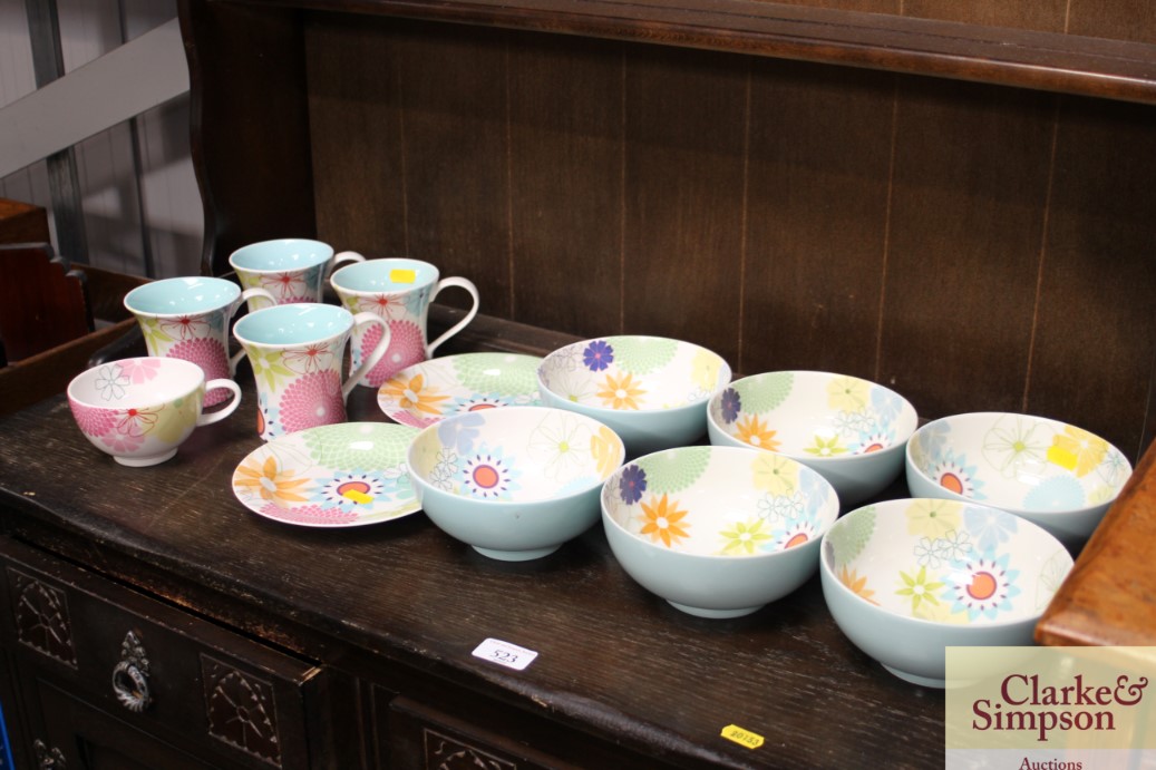 A quantity of Portmeirion "Crazy Daisy" bowls and