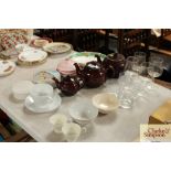 A quantity of glassware, teapots, 'Villeroy & Boch
