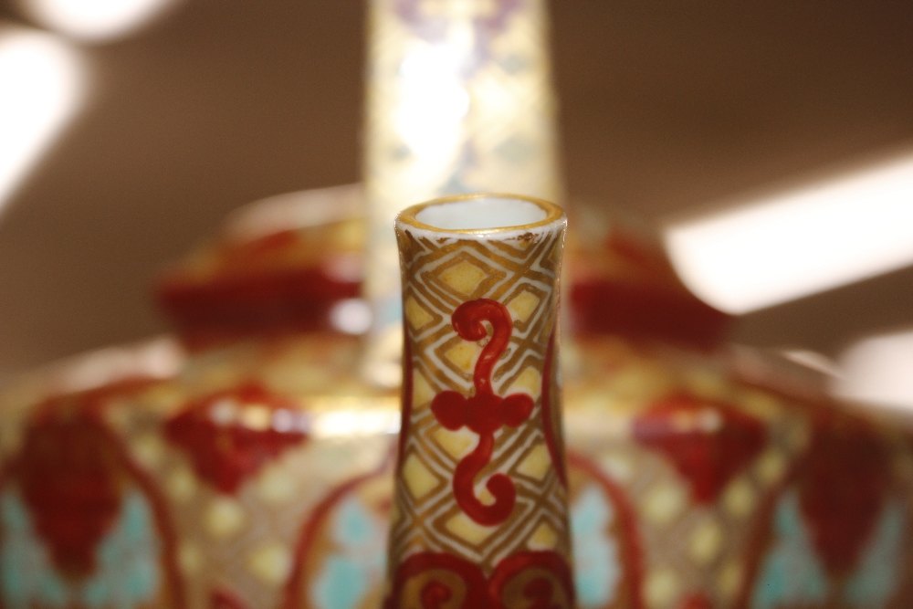 A hexagonal Imari Sake pot with spout and handle, circa 1760, ex Boston Museum U.S.A. - see - Image 10 of 12