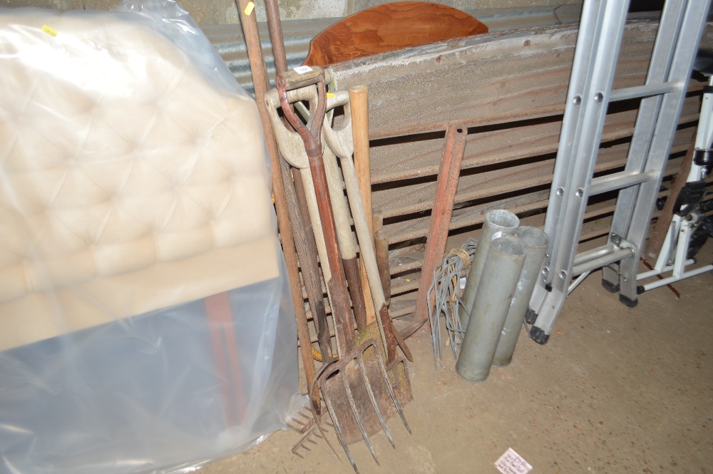 A quantity of long-handled gardening tools