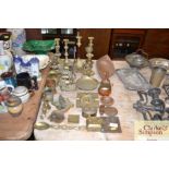 A quantity of various decorative brass and copper,
