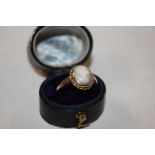 A 9ct gold cameo ring