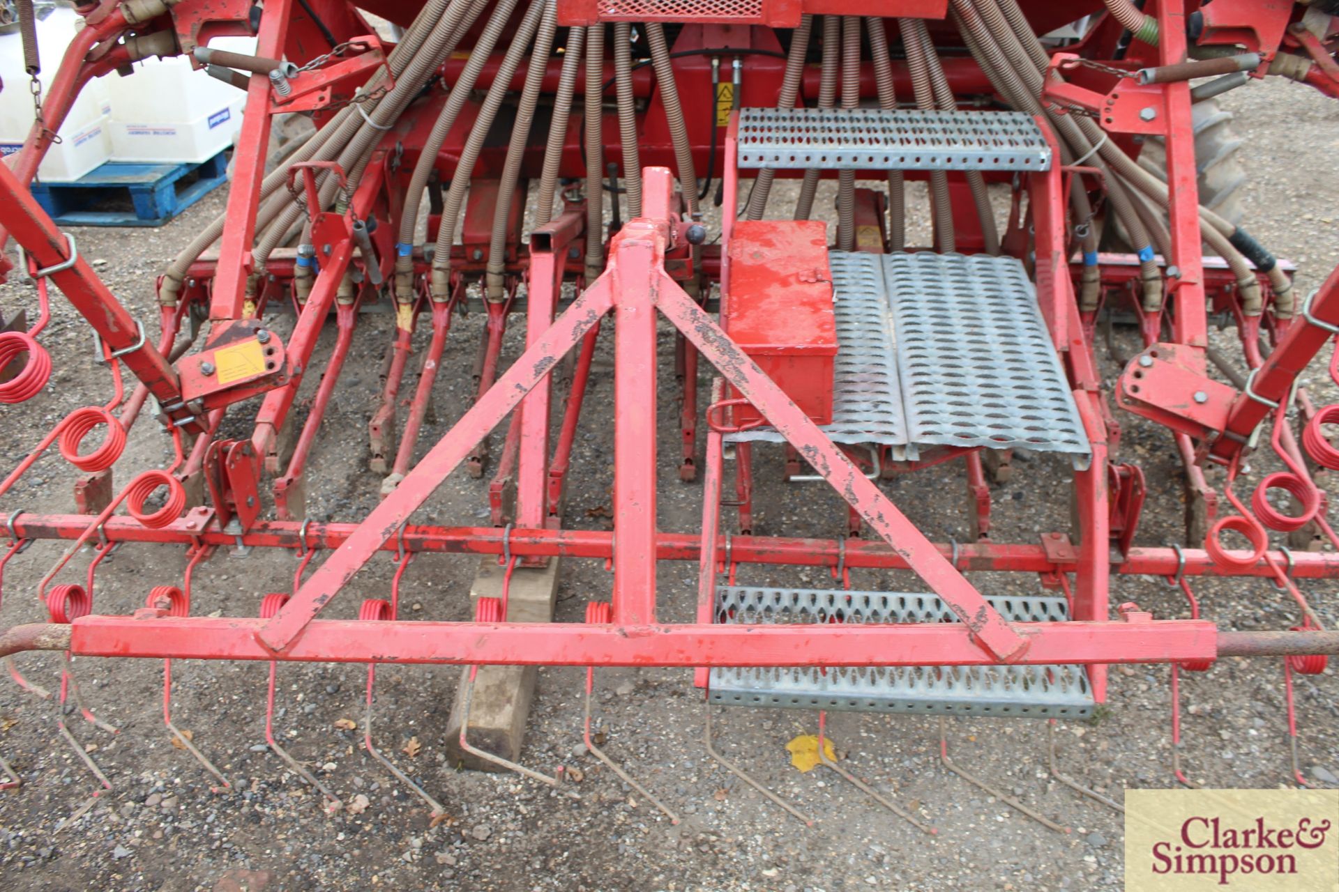 Accord Ferrag Pneumatic DV 6m Suffolk coulter drill. With pre-em markers (no bout markers). V - Image 13 of 18
