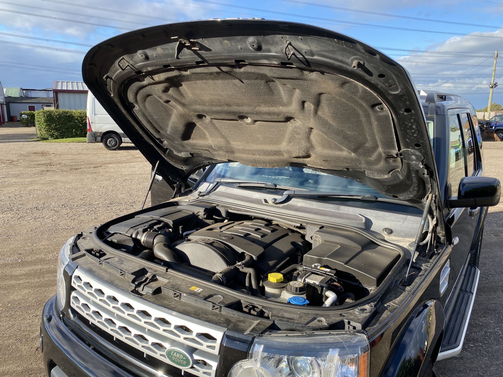 Land Rover Discovery 3.0L diesel commercial SD V6 - Image 66 of 71