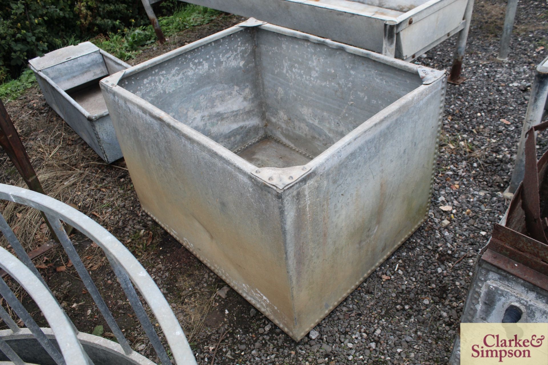 Cattle water tank. - Image 3 of 7