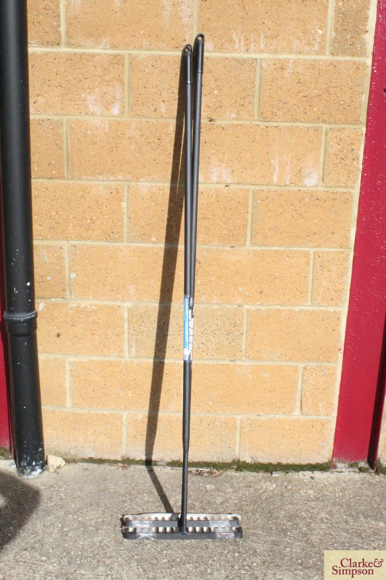 2x heavy duty steel rakes. V