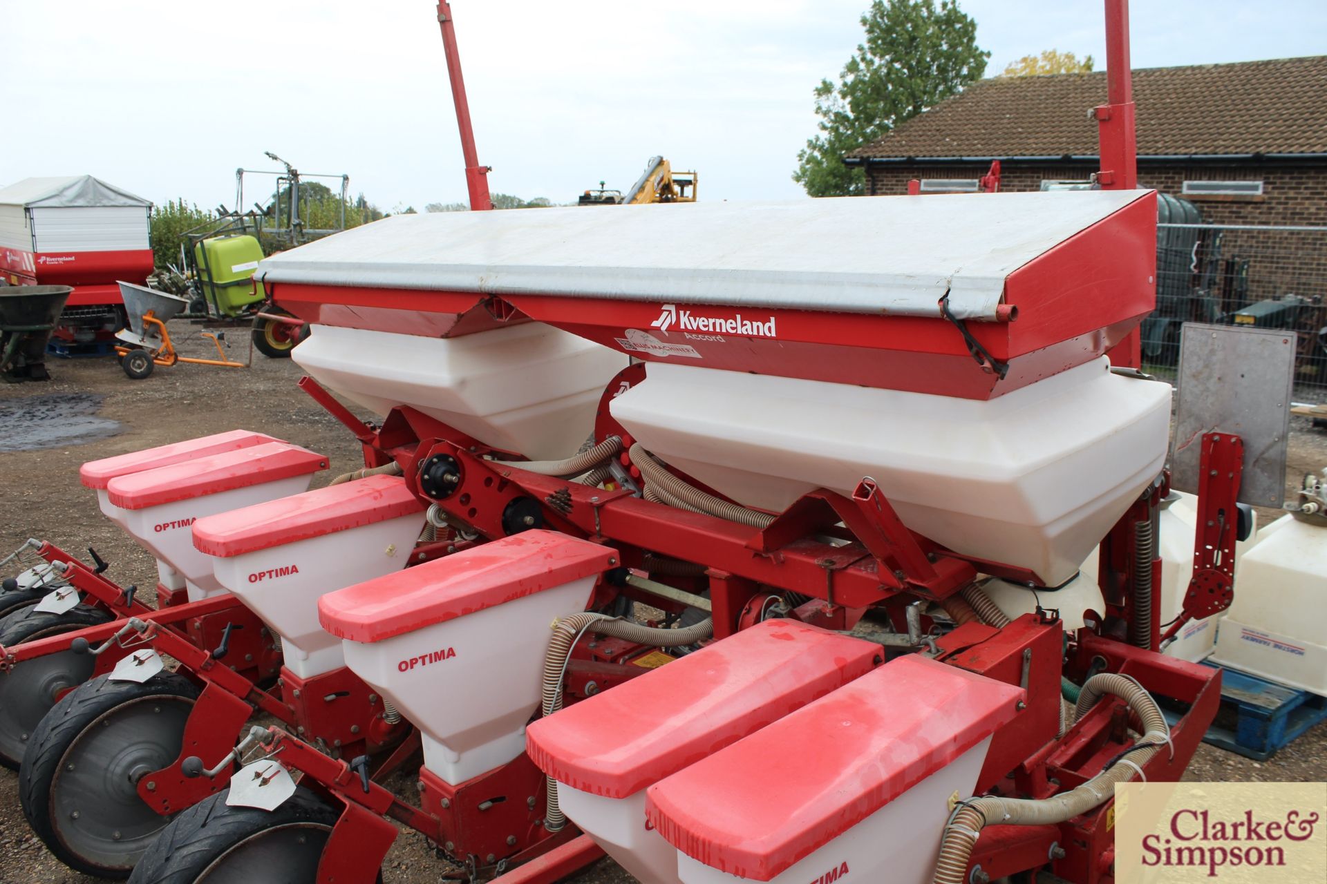 Kverneland Optima 6 row maize drill. 2010. With fertiliser hopper and recent coulters. V - Image 4 of 17