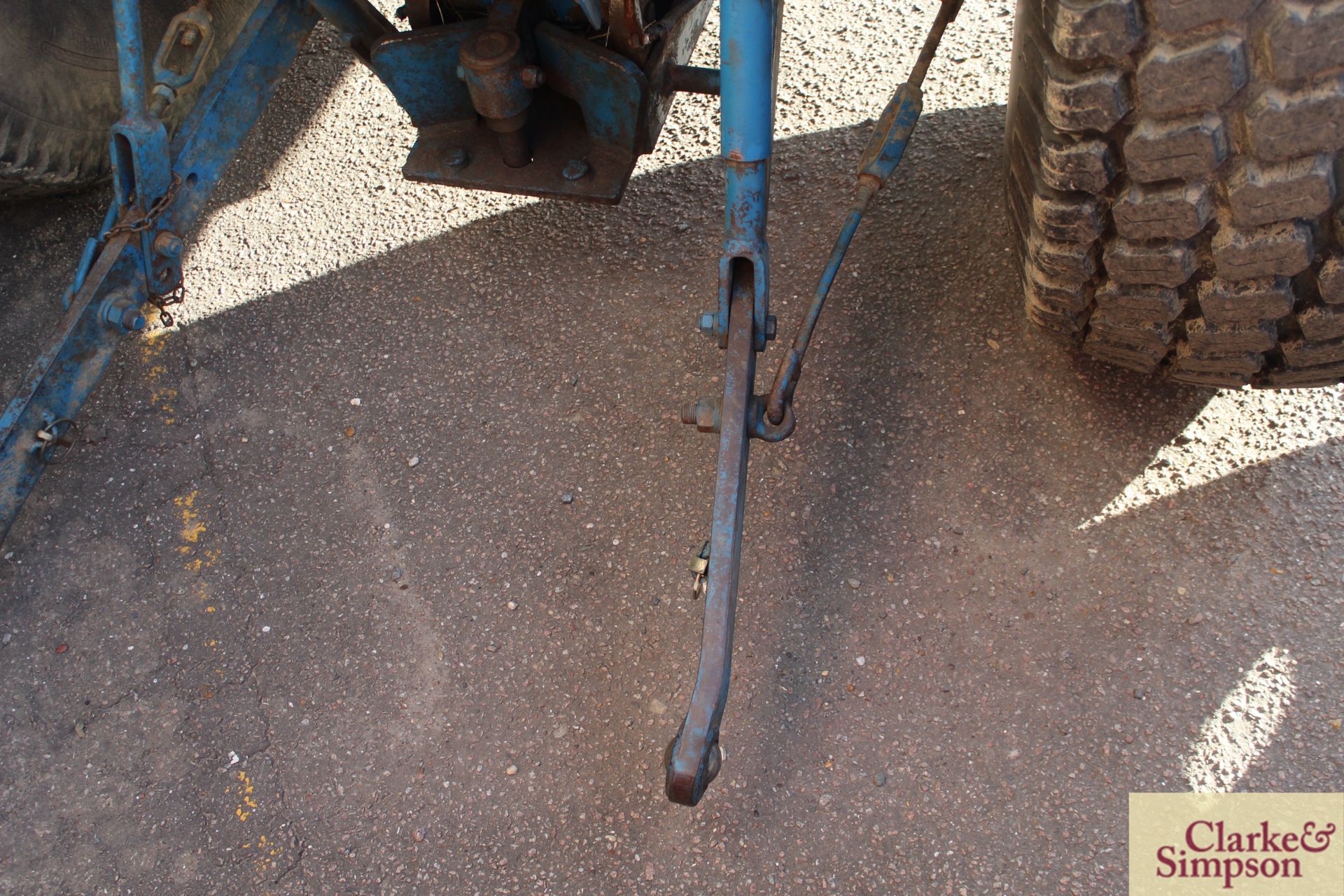 Ford 1720 4WD compact tractor. 4,685 hours. Turf wheels and tyres all round. Cab. - Image 7 of 30