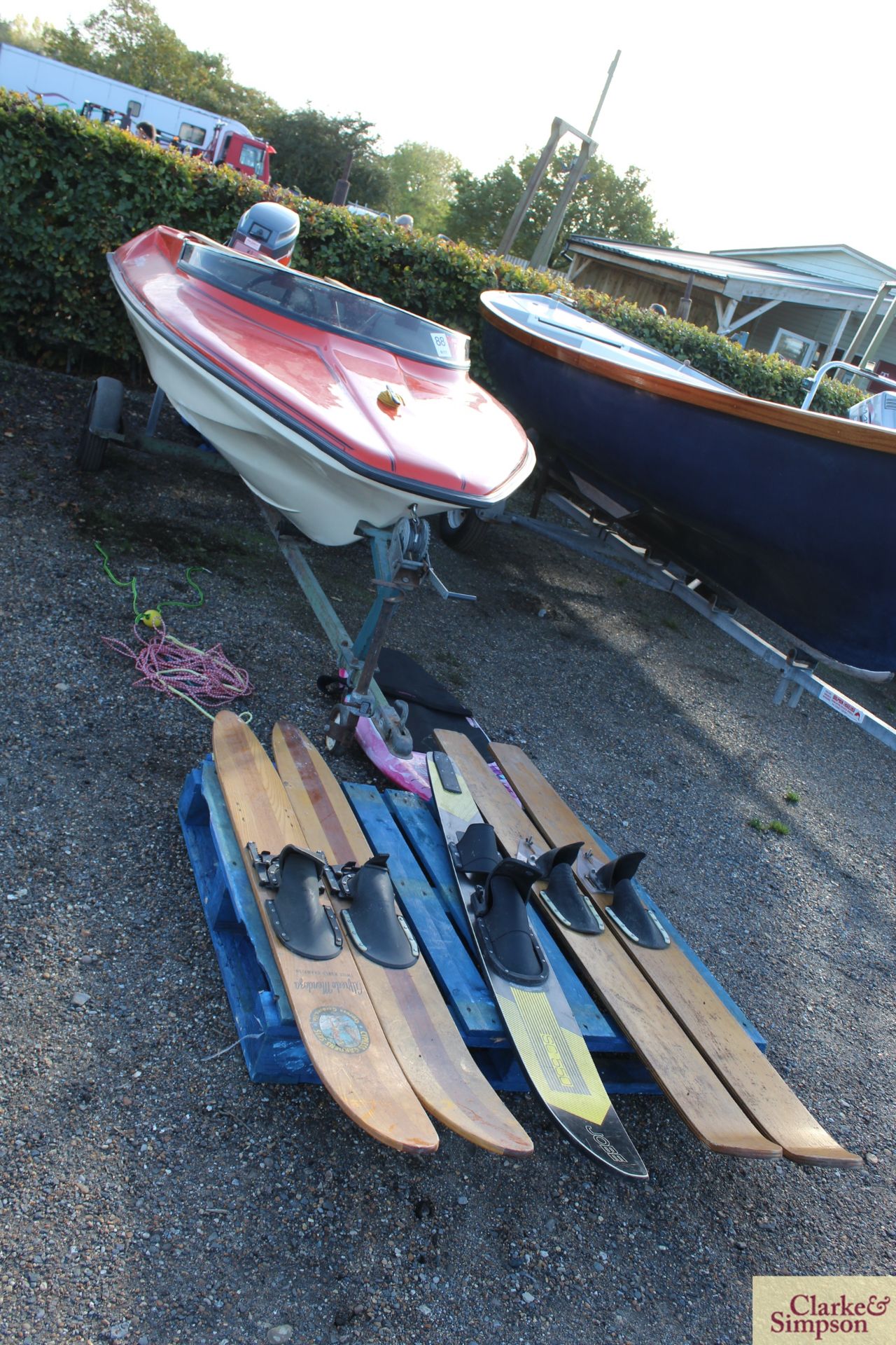 Wave Rider Fiesta Deluxe 12ft fibreglass speedboat. With Mariner 40HP outboard, trailer (recent - Image 2 of 22