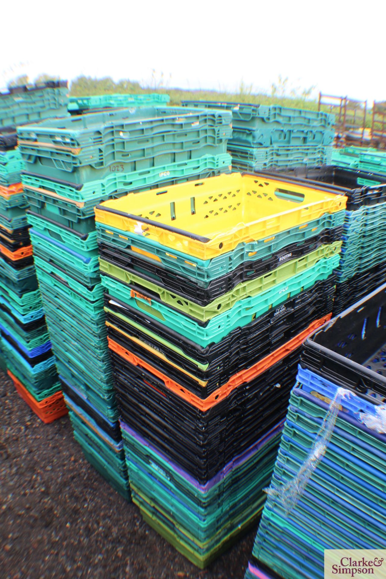 100x vegetable/ produce stacking crates.