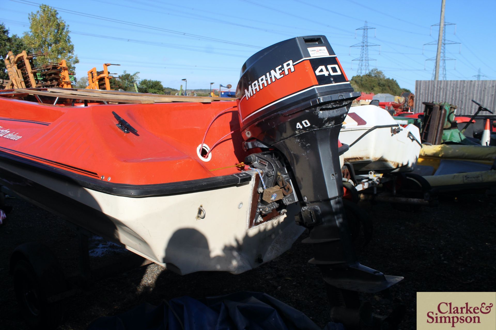 Wave Rider Fiesta Deluxe 12ft fibreglass speedboat. With Mariner 40HP outboard, trailer (recent - Image 11 of 22