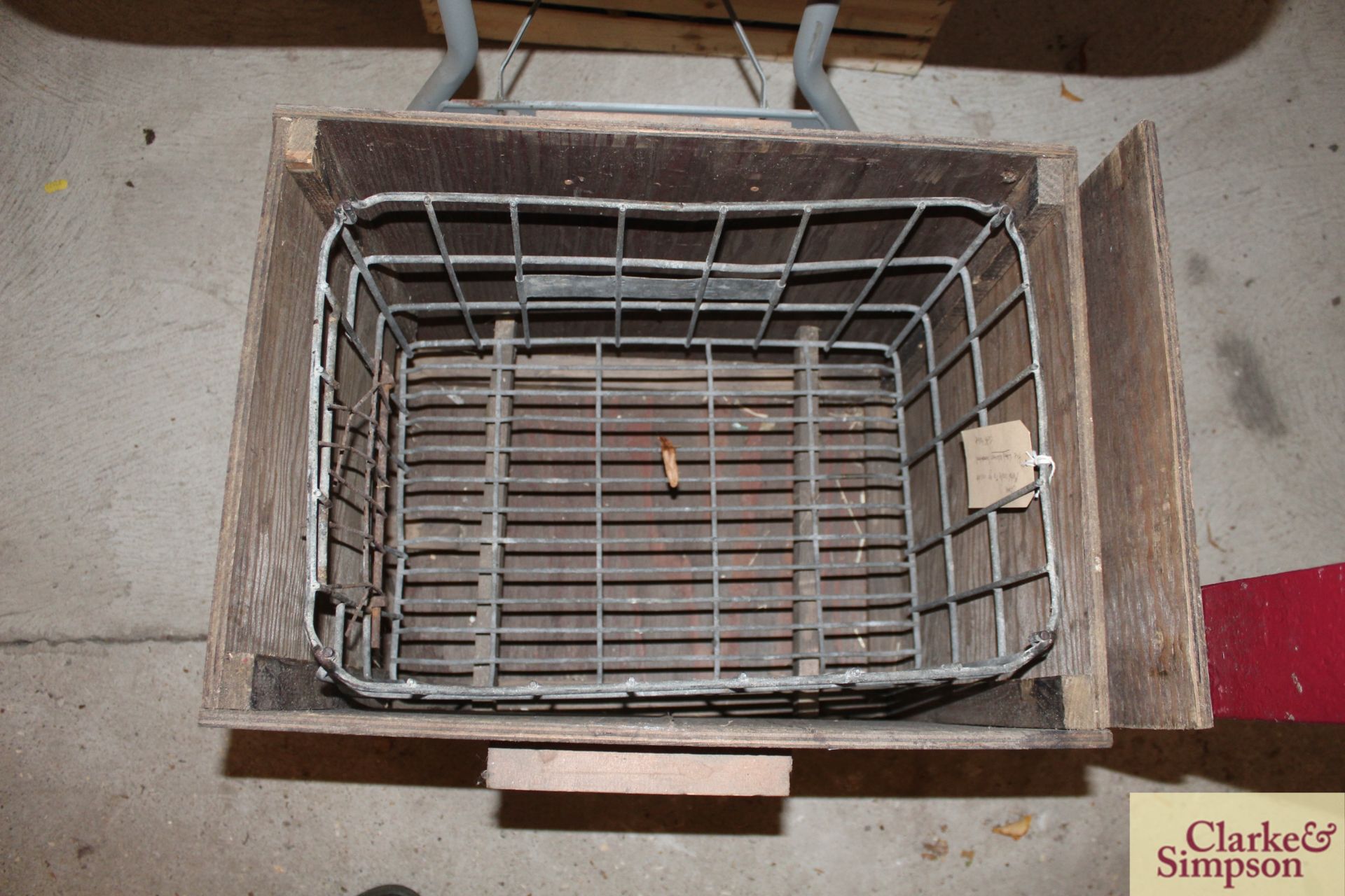 Lamb warmer box (used with fan heater). - Image 2 of 2