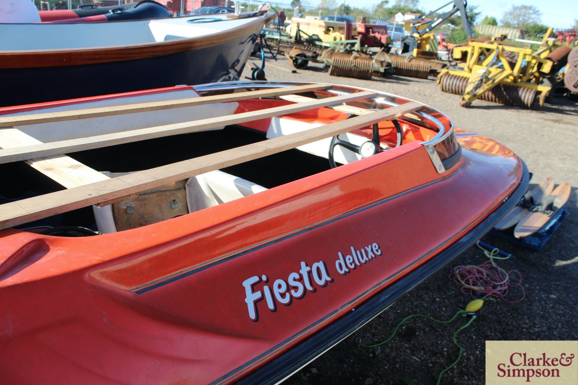 Wave Rider Fiesta Deluxe 12ft fibreglass speedboat. With Mariner 40HP outboard, trailer (recent - Image 17 of 22