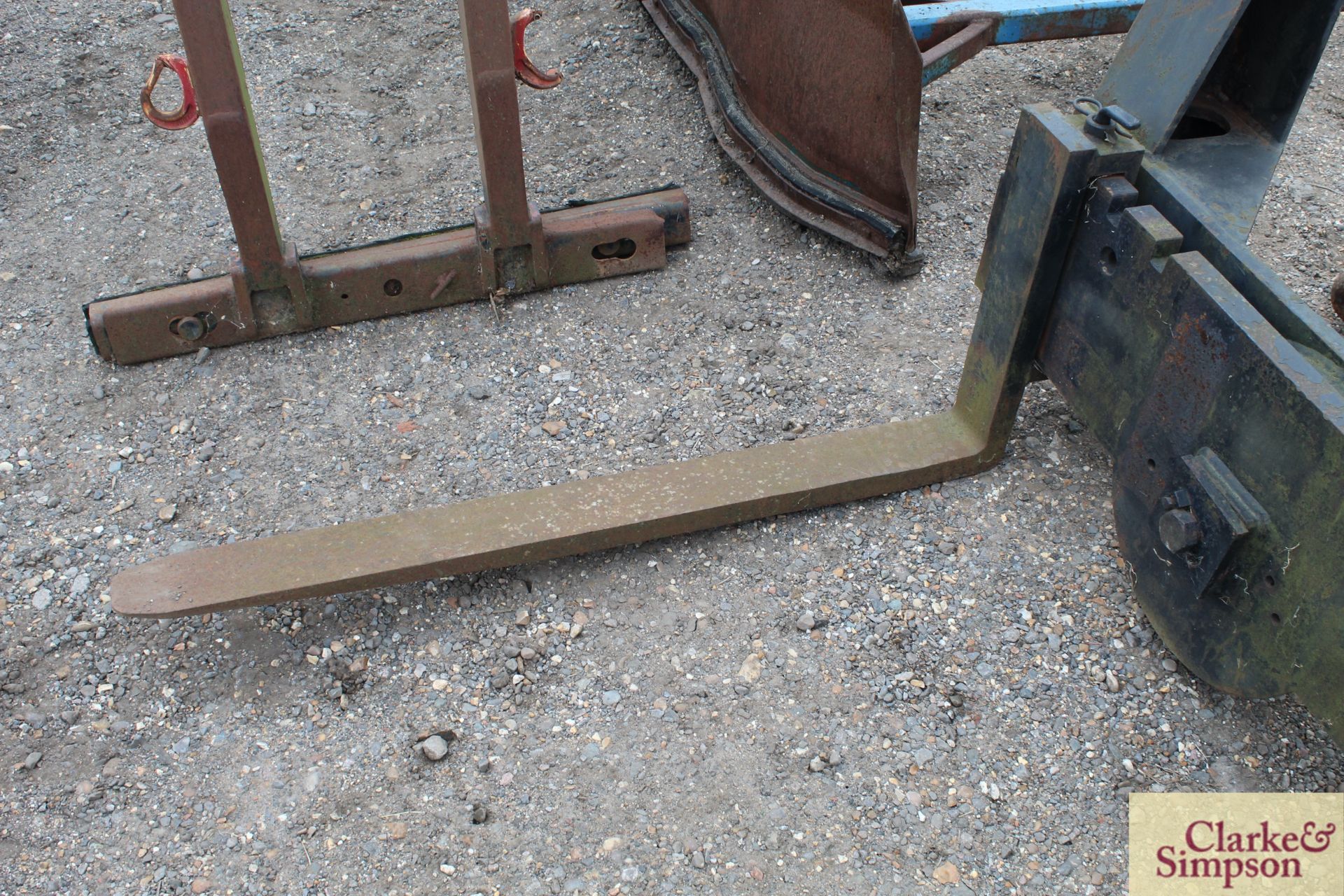 Strimech back plate and pallet tines. V - Image 6 of 9