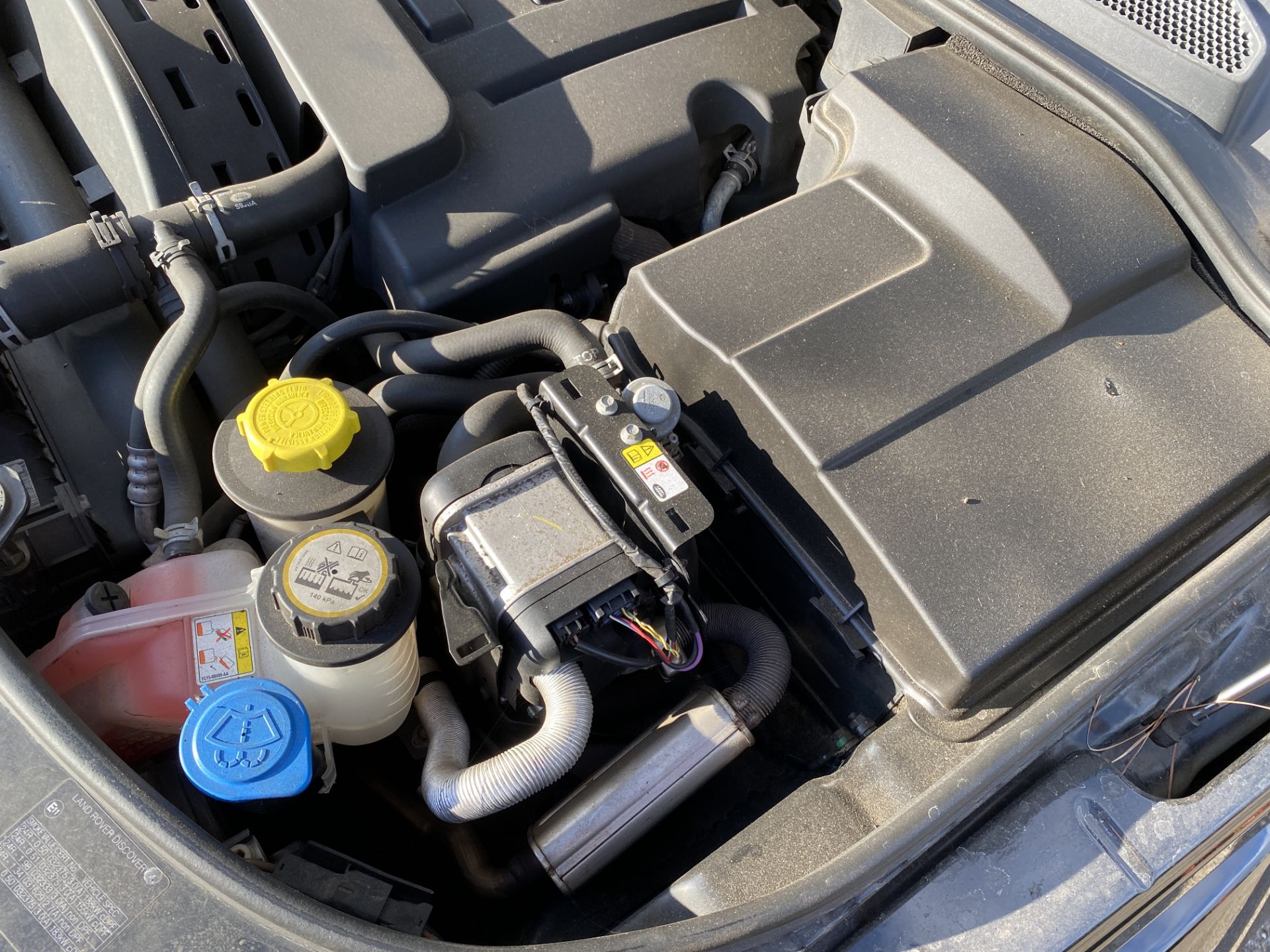 Land Rover Discovery 3.0L diesel commercial SD V6 - Image 68 of 71