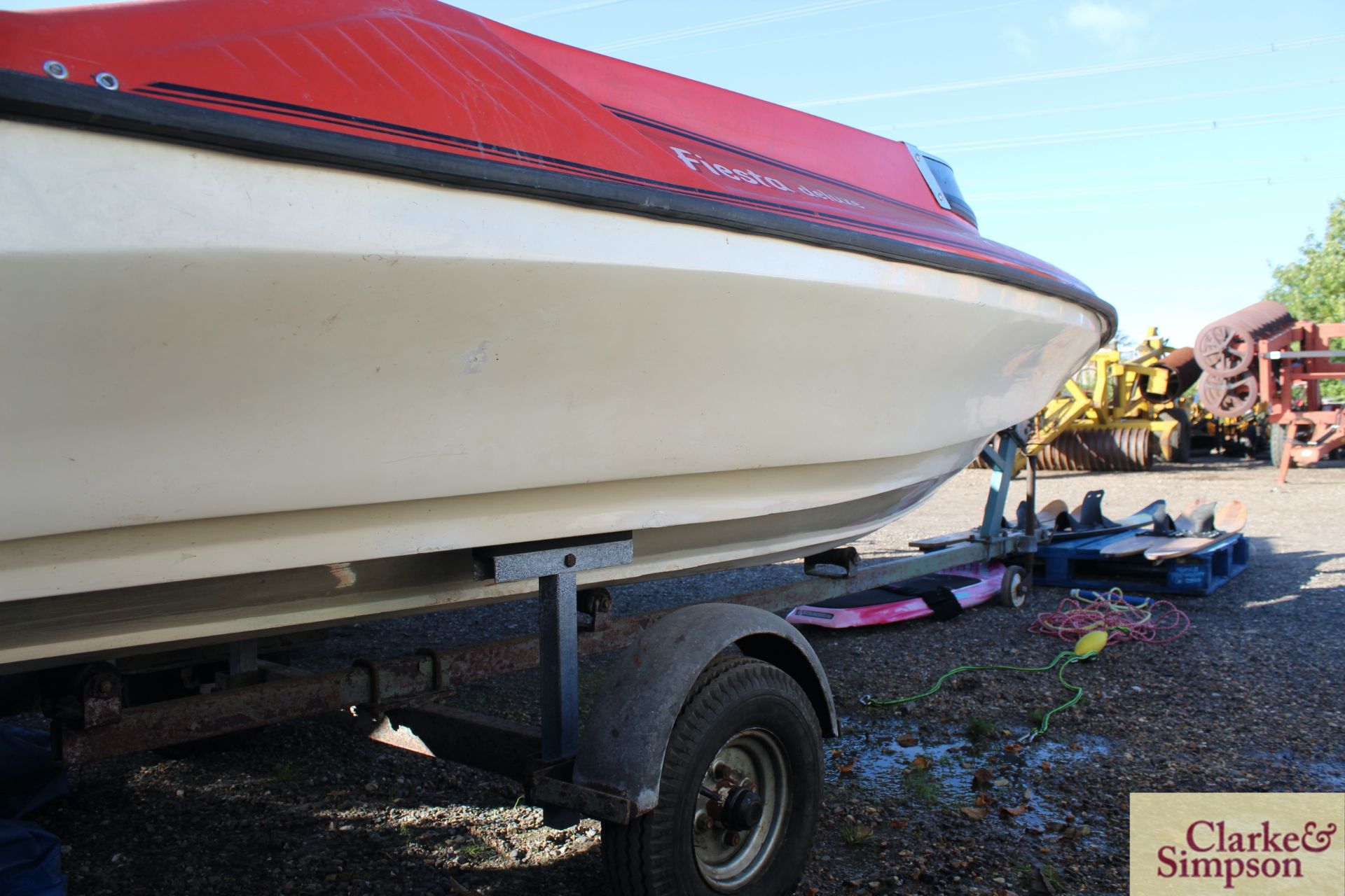 Wave Rider Fiesta Deluxe 12ft fibreglass speedboat. With Mariner 40HP outboard, trailer (recent - Image 16 of 22