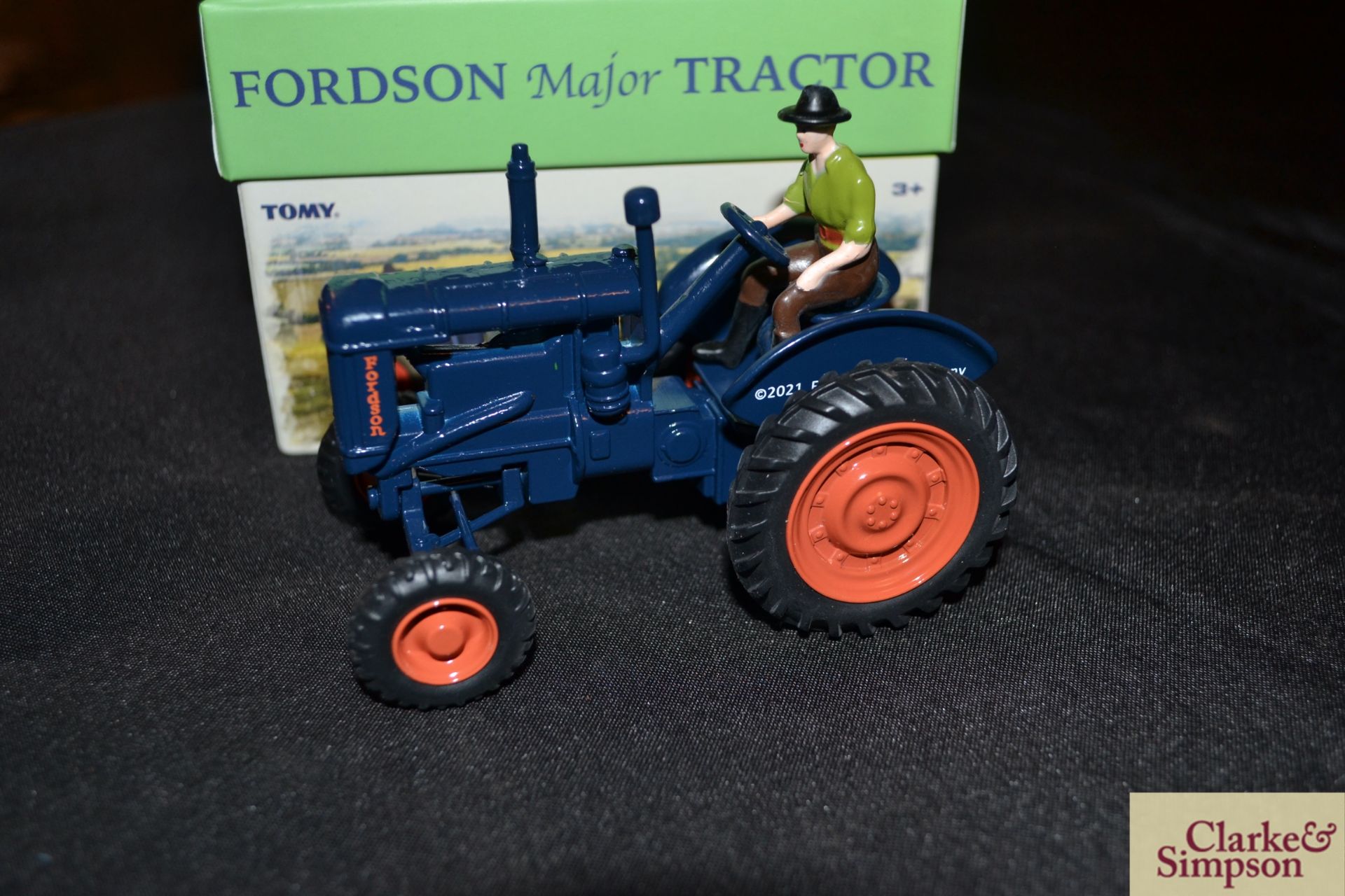 Britains Fordson Major Tractor 100yr Anniversary Limited Edition 1/32. V - Image 2 of 2