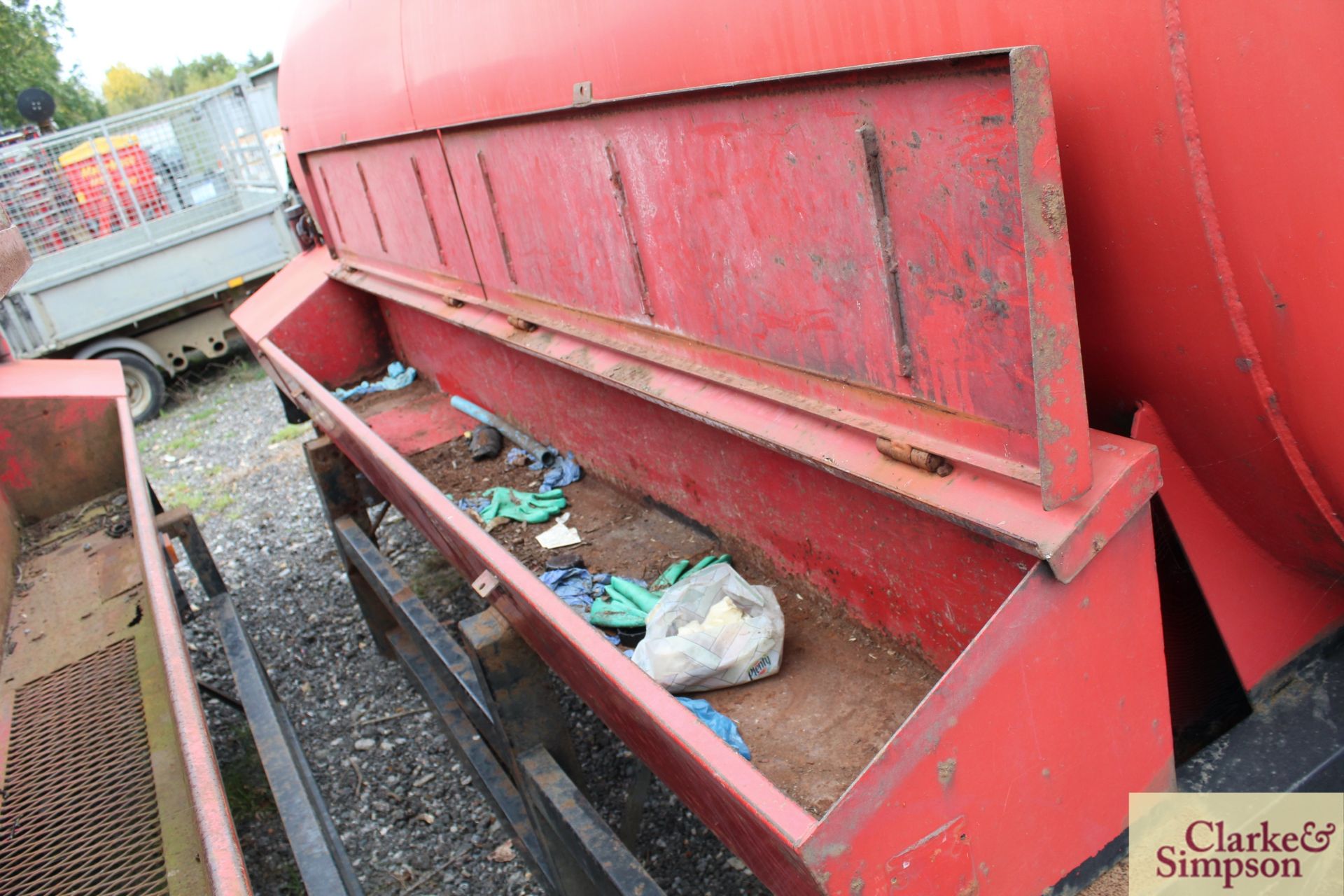 c. 2,000G steel water tank. Ex-lorry body. V - Image 7 of 12