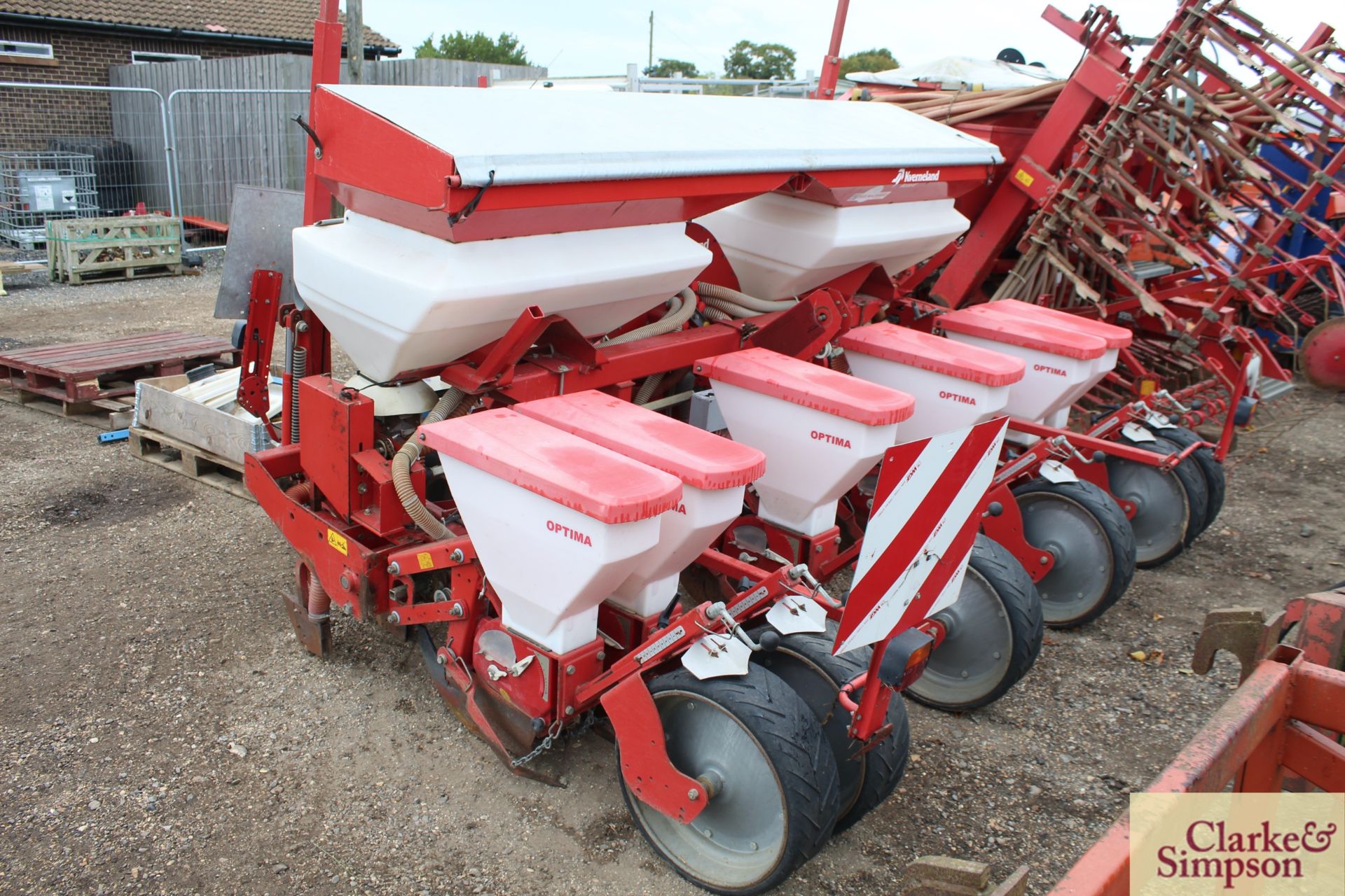 Kverneland Optima 6 row maize drill. 2010. With fertiliser hopper and recent coulters. V - Image 3 of 17