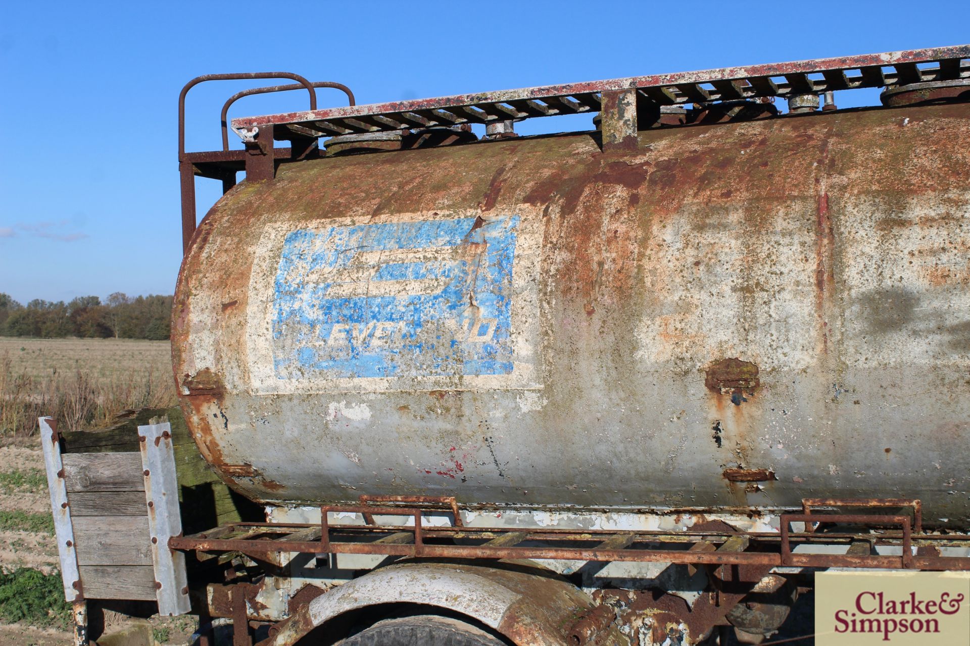 Vintage c.6,000L single axle artic Esso bowser. No test. Dolly not included. V [Located - Image 10 of 14