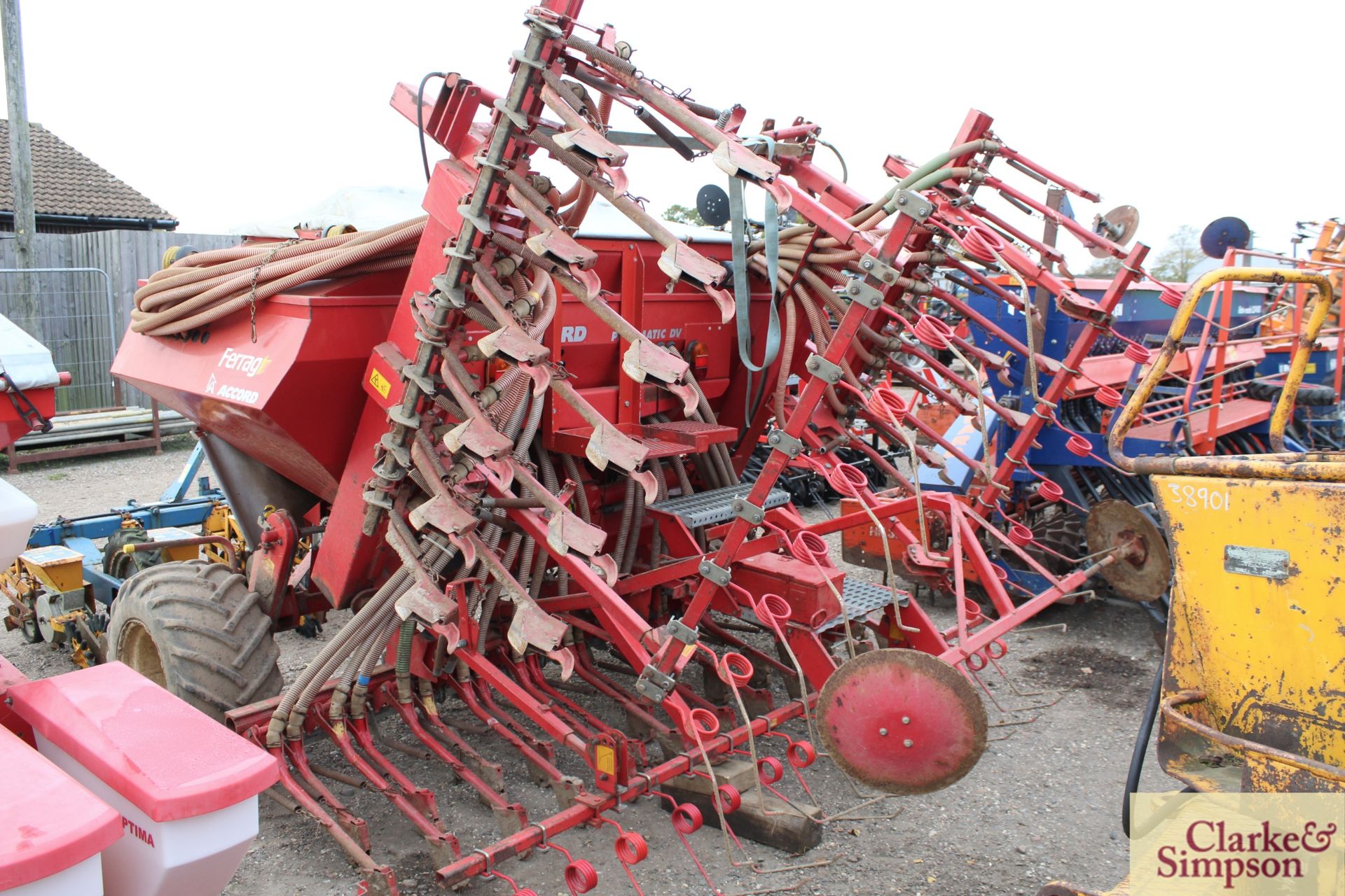 Accord Ferrag Pneumatic DV 6m Suffolk coulter drill. With pre-em markers (no bout markers). V - Image 3 of 18