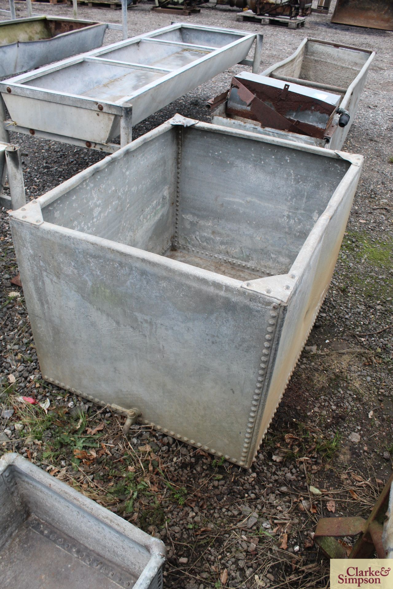 Cattle water tank. - Image 4 of 7