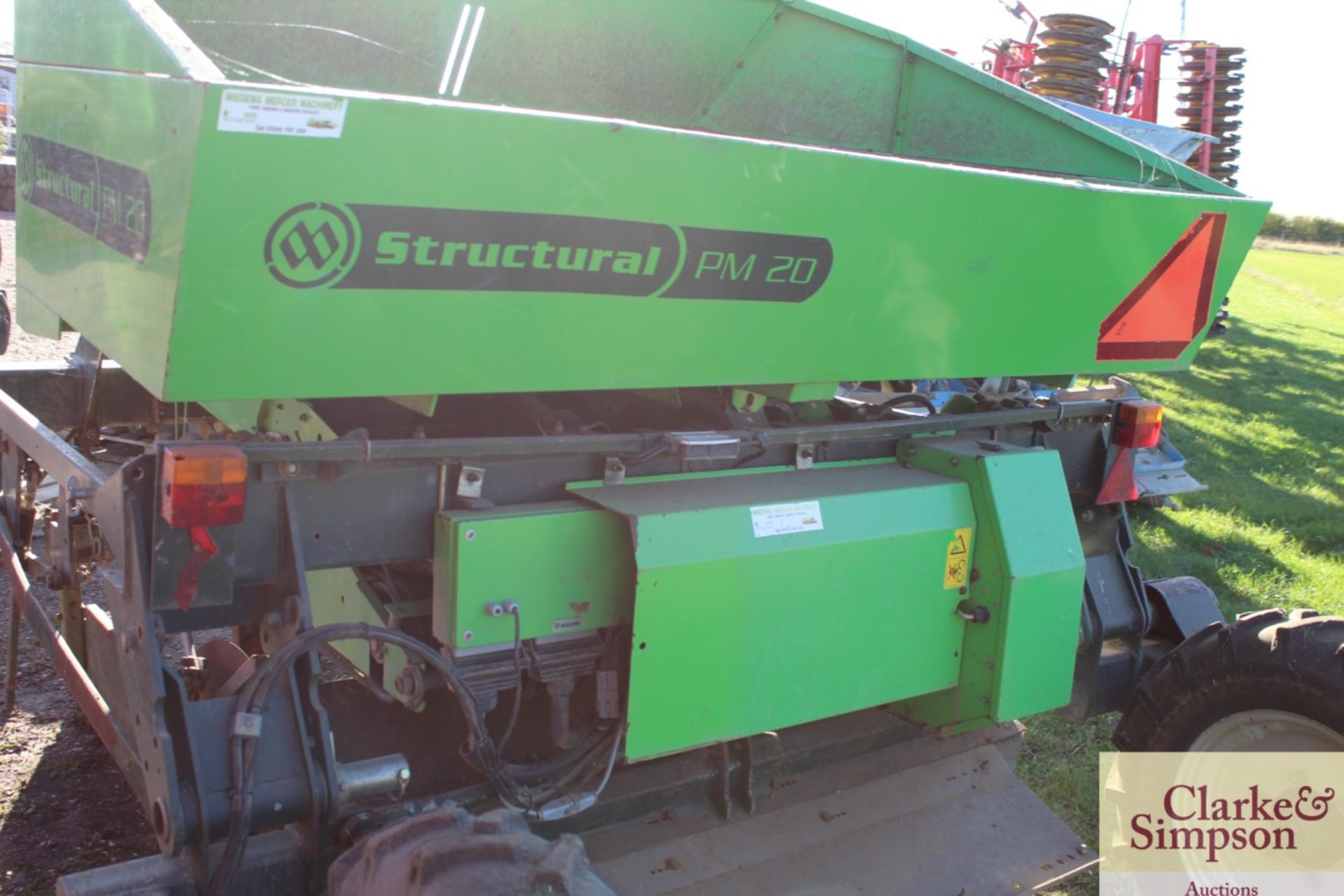 Structural Miedema PM20 tipping hopper belt potato planter. 2005. Serial number 405031. Machine - Image 6 of 11