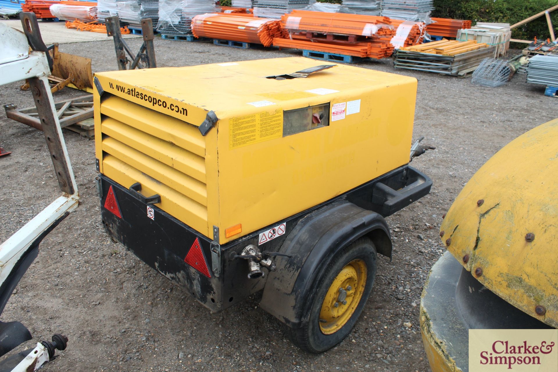 Atlas Copco twin tool road tow compressor. V - Image 4 of 14