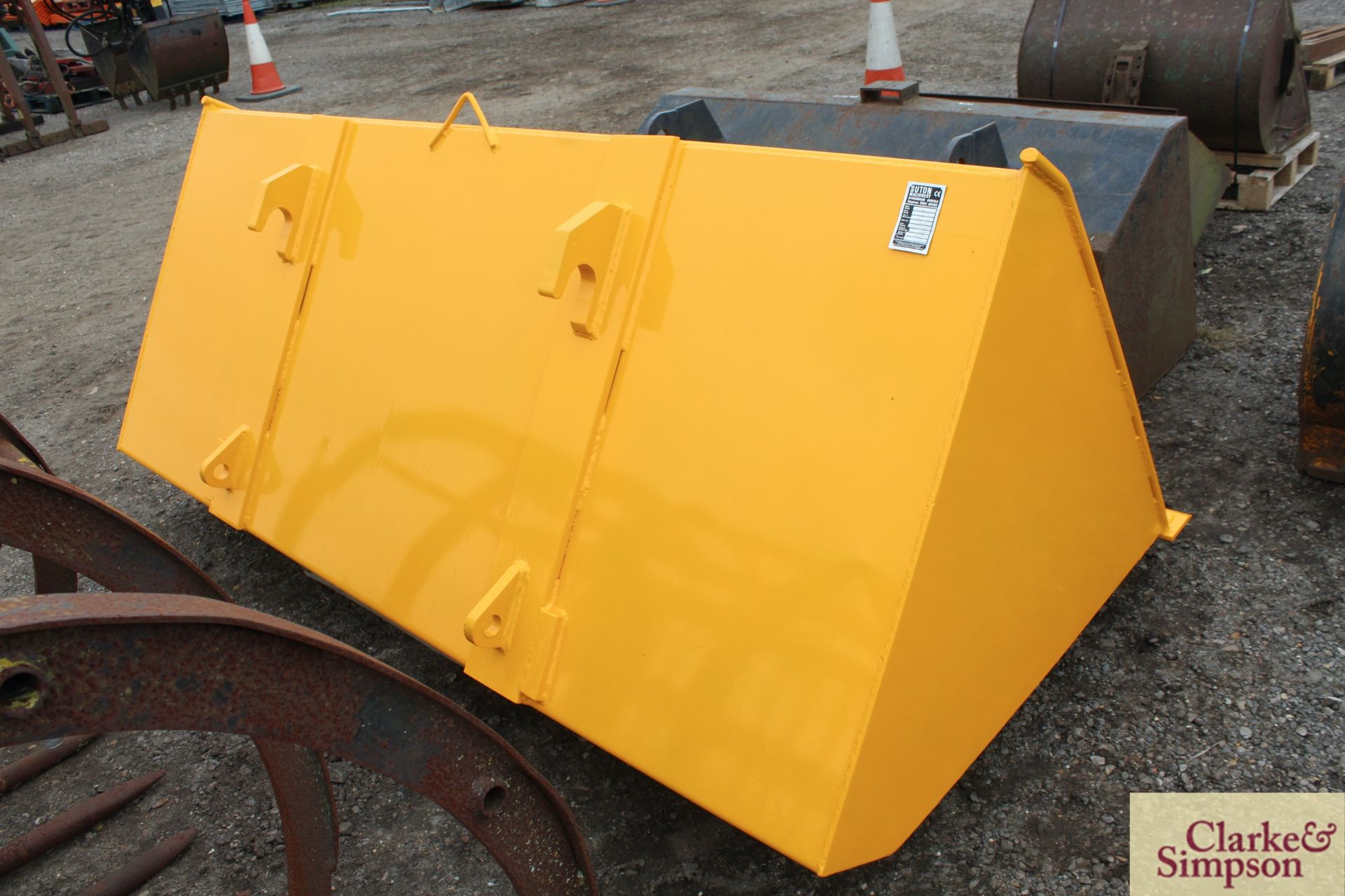 Suton 8ft grain bucket. 1999. Refurbished. JCB Q-Fit brackets. V - Image 3 of 8