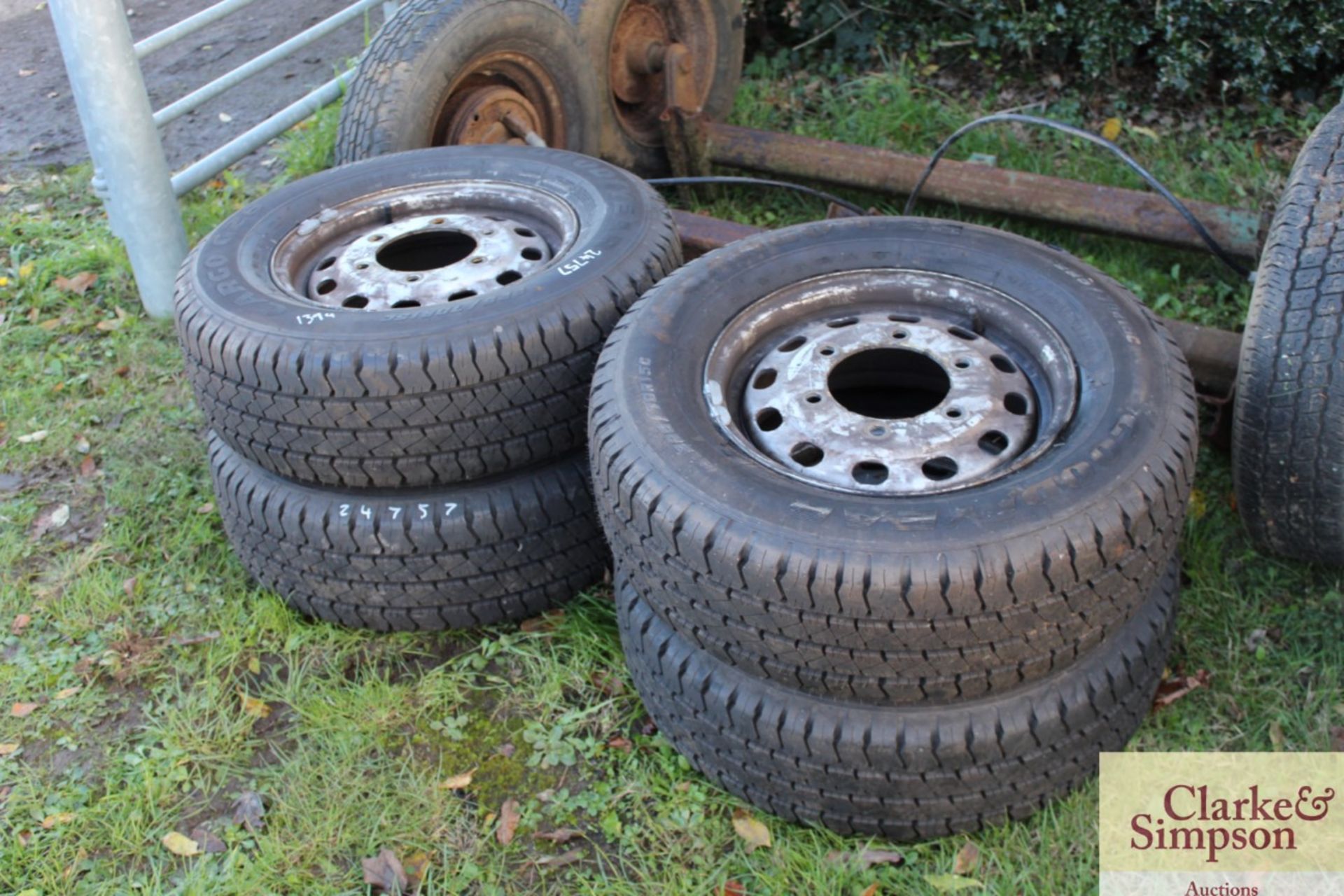 4x Ford Transit wheels with unused 225/70R15C tyres